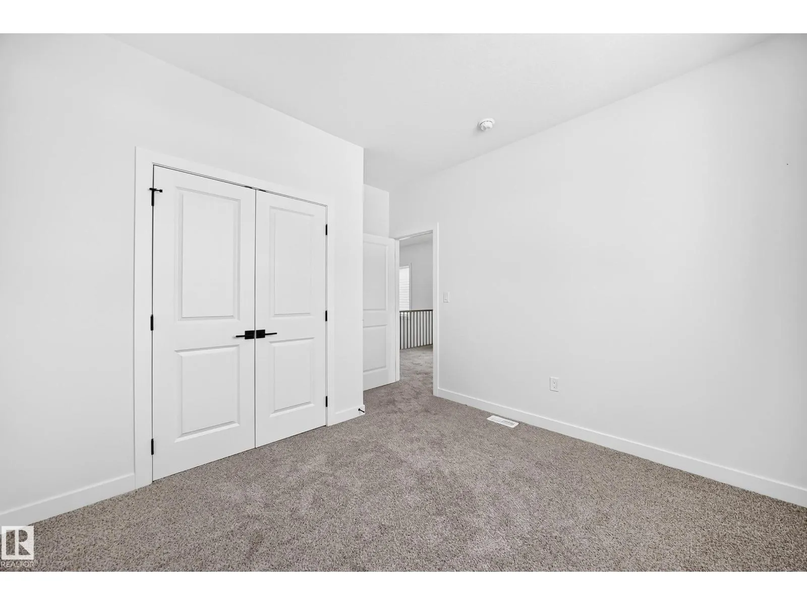 17 TILIA PL
