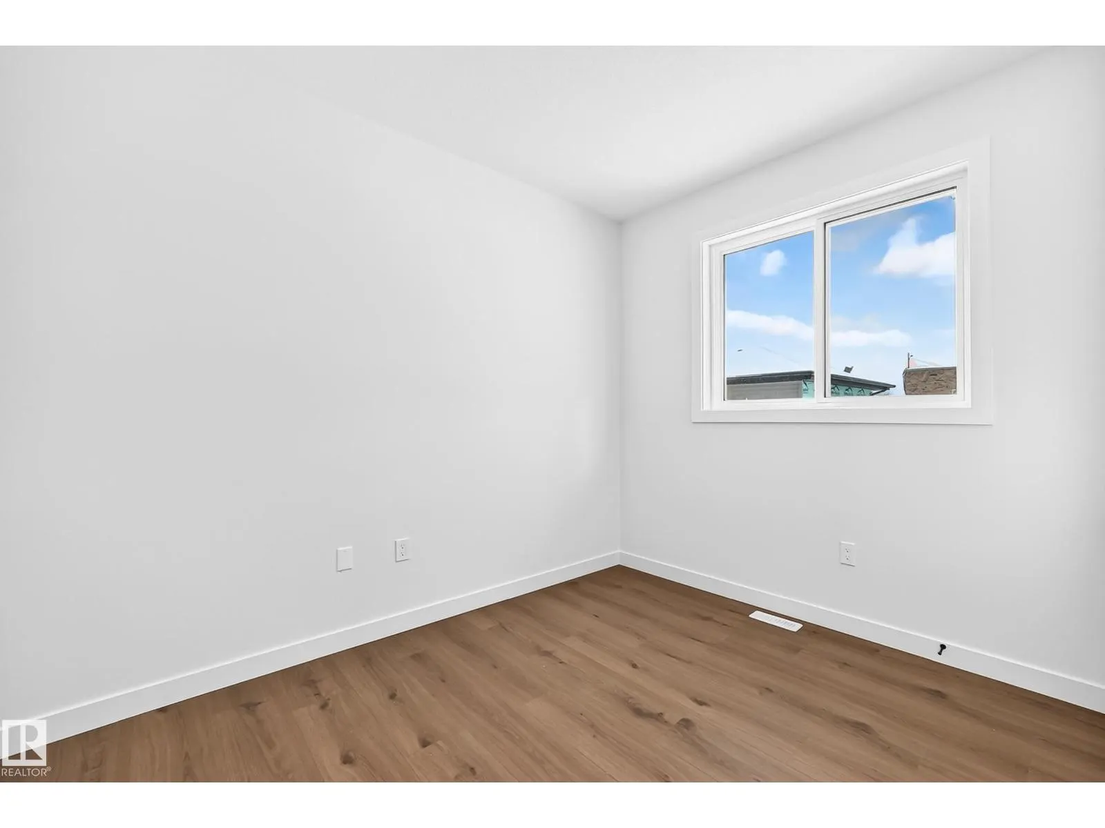 17 TILIA PL