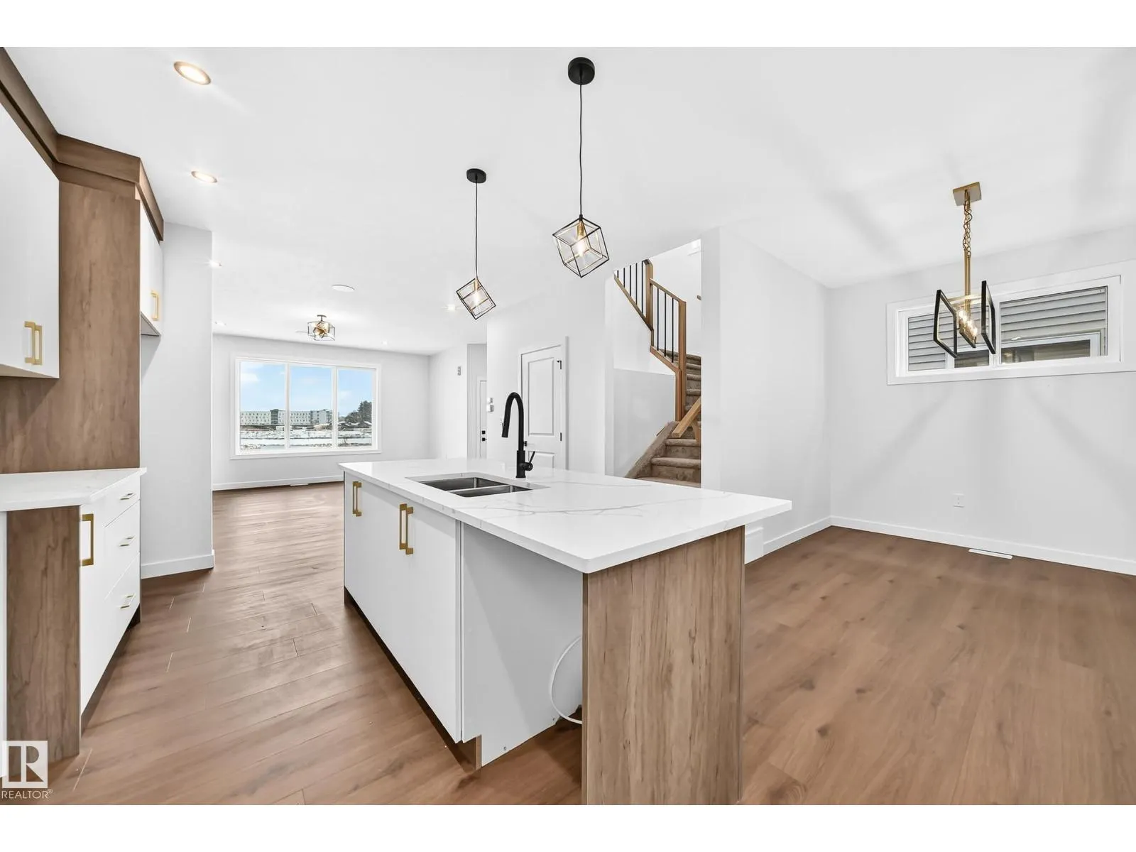 17 TILIA PL