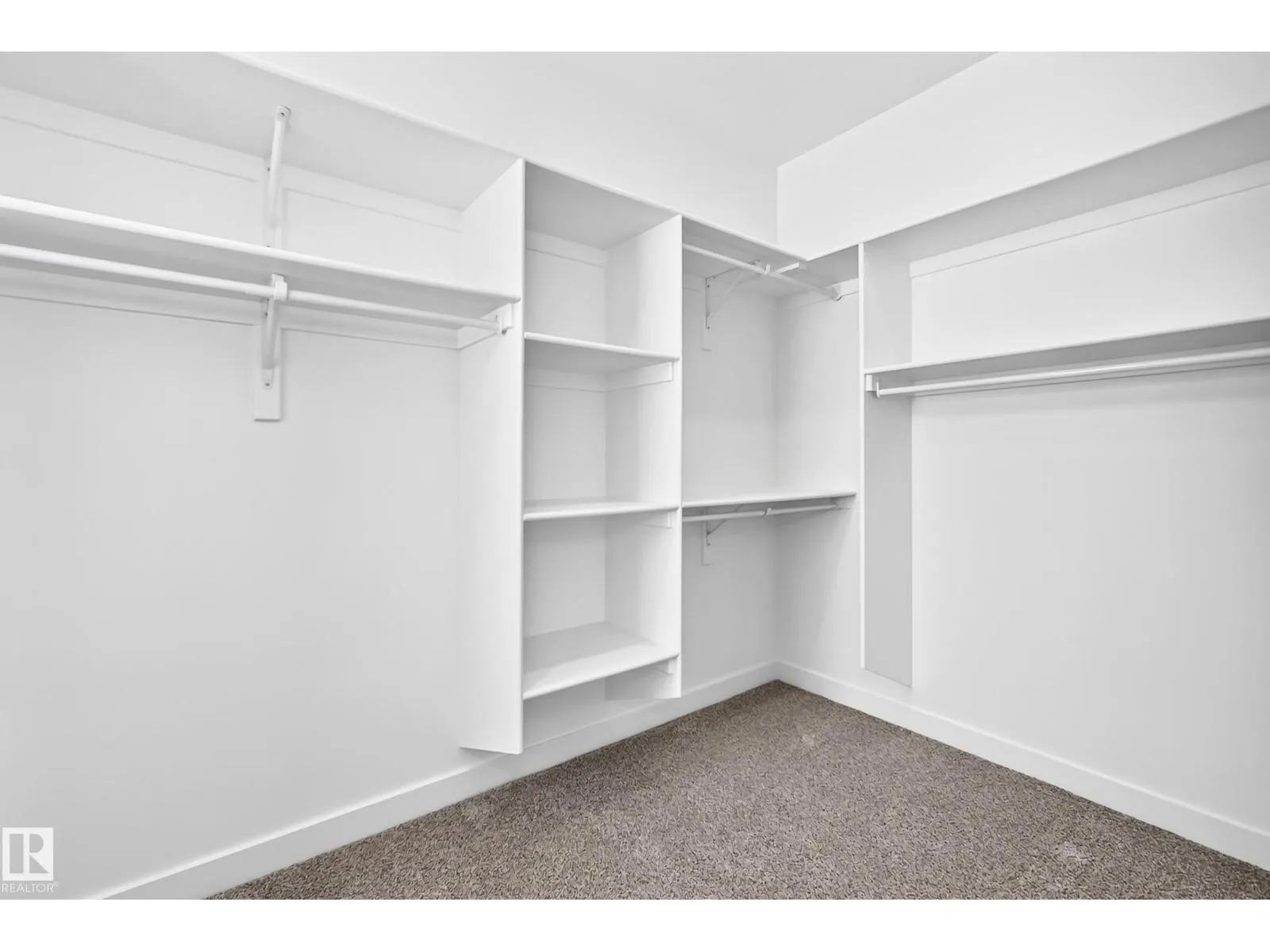 17 TILIA PL