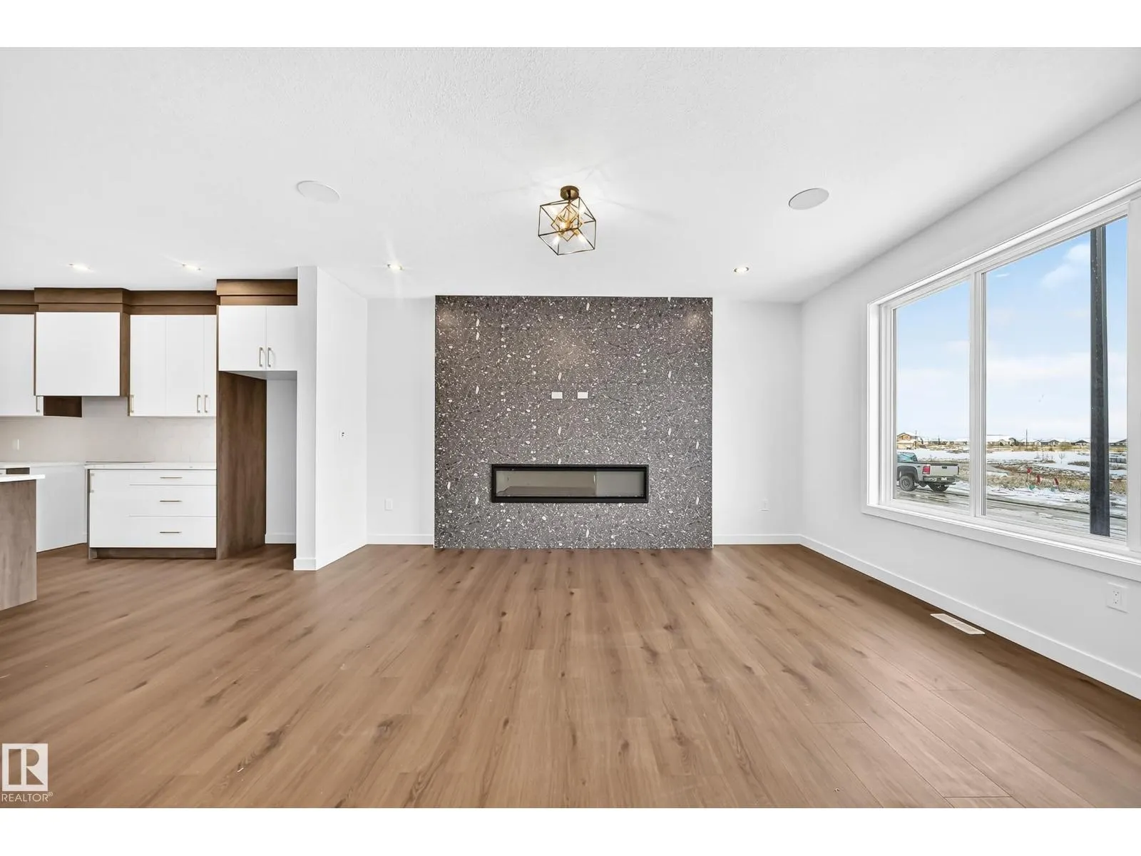 17 TILIA PL