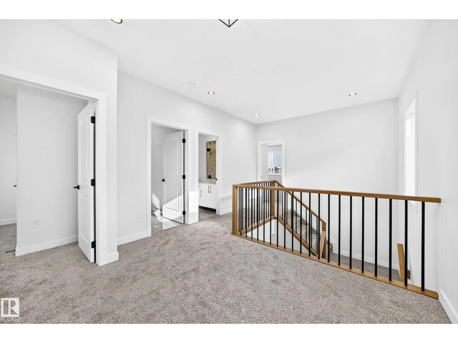 17 TILIA PL