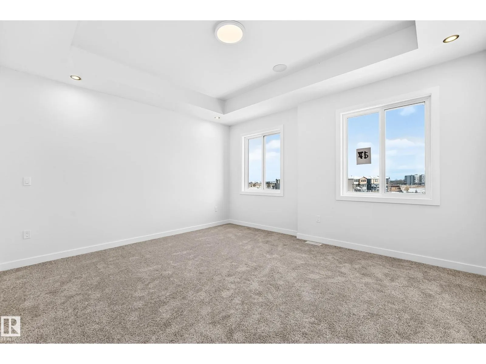 17 TILIA PL