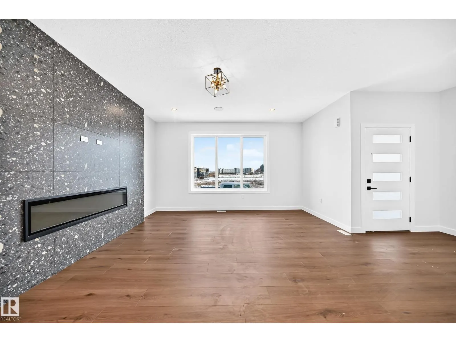 17 TILIA PL