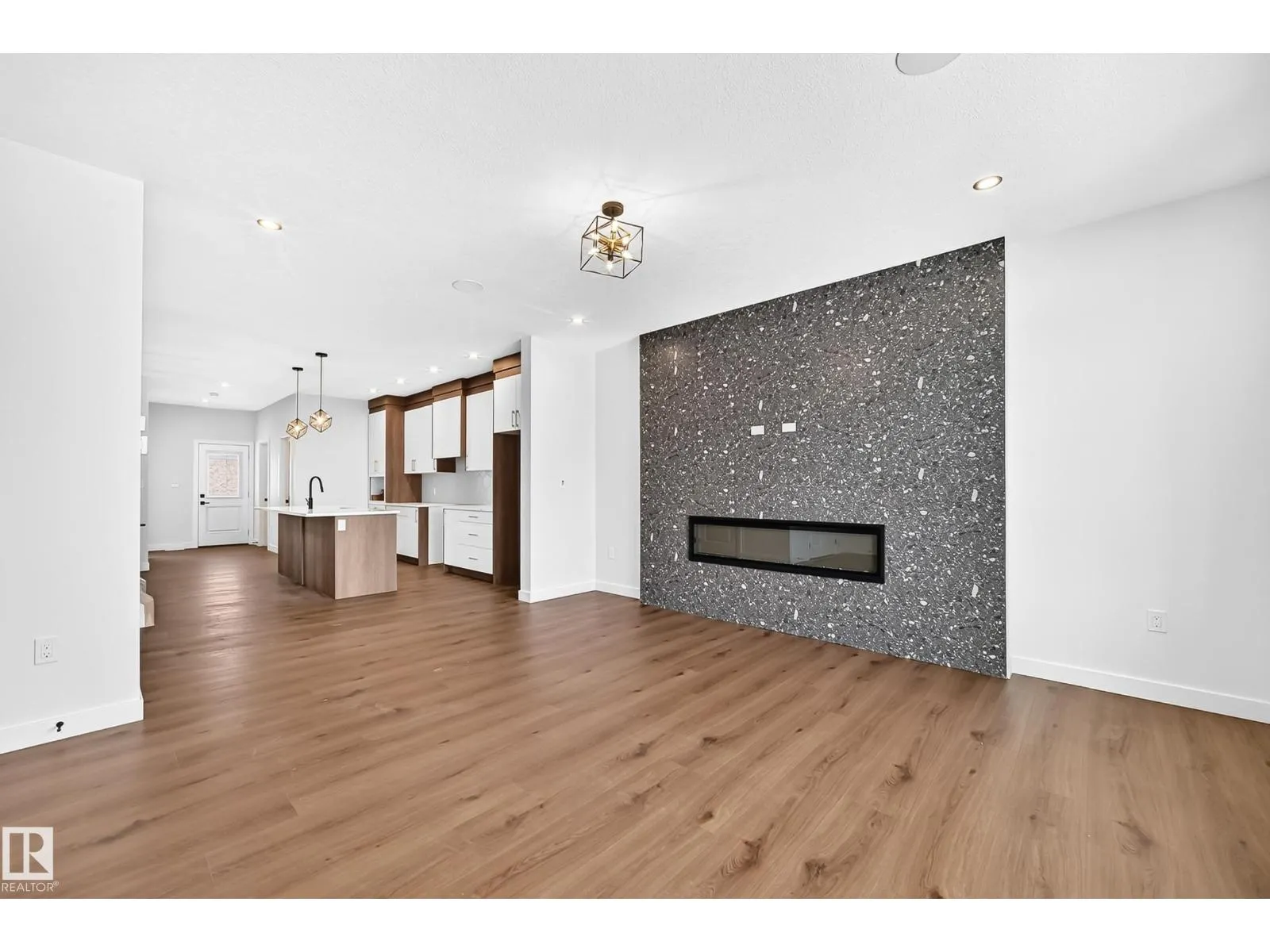 17 TILIA PL