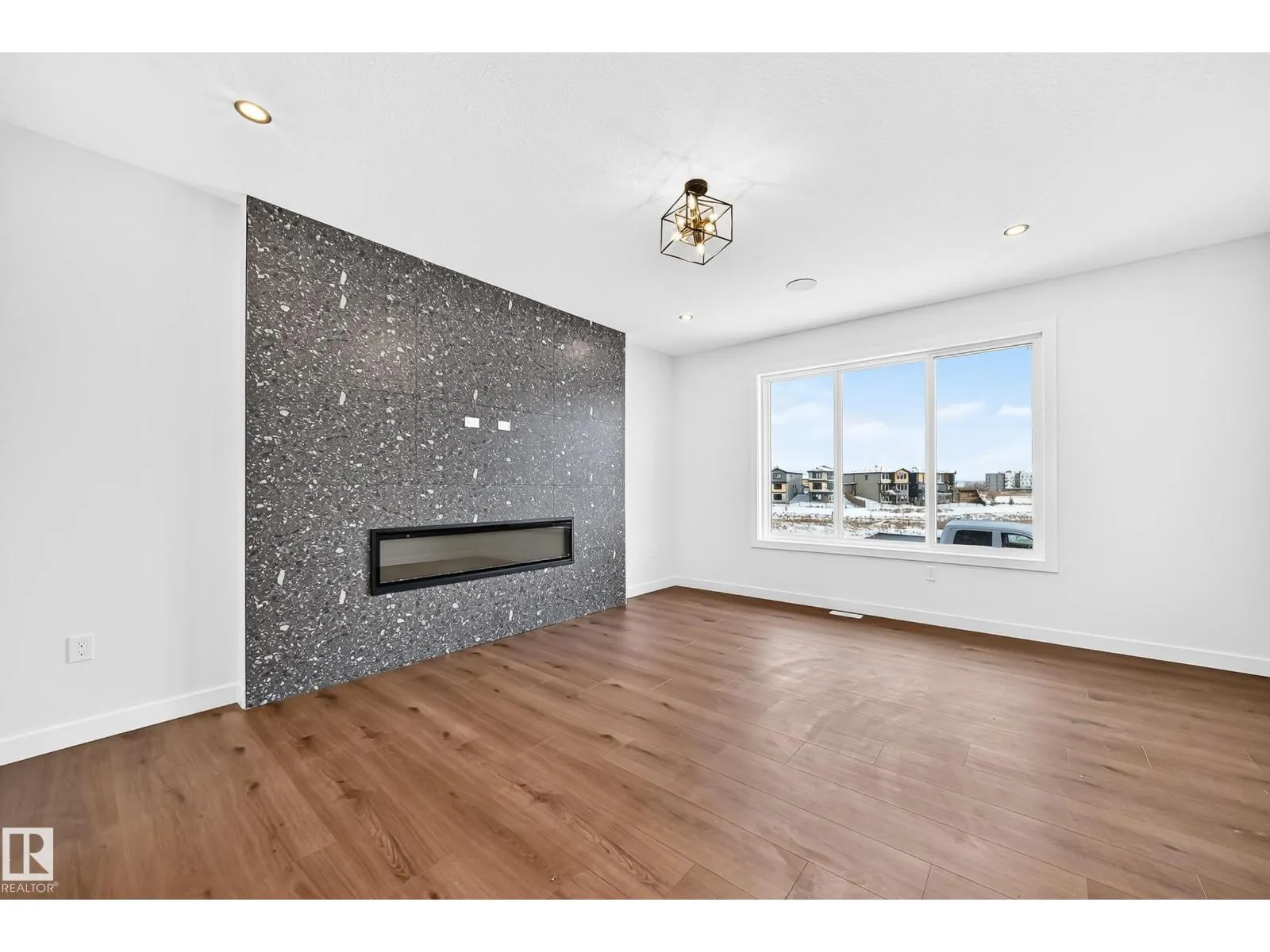 17 TILIA PL