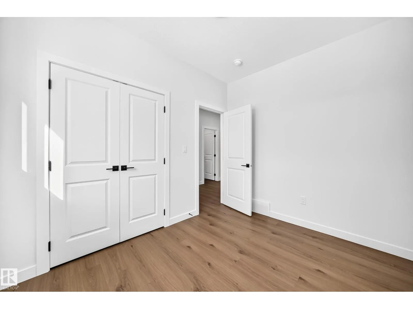 17 TILIA PL
