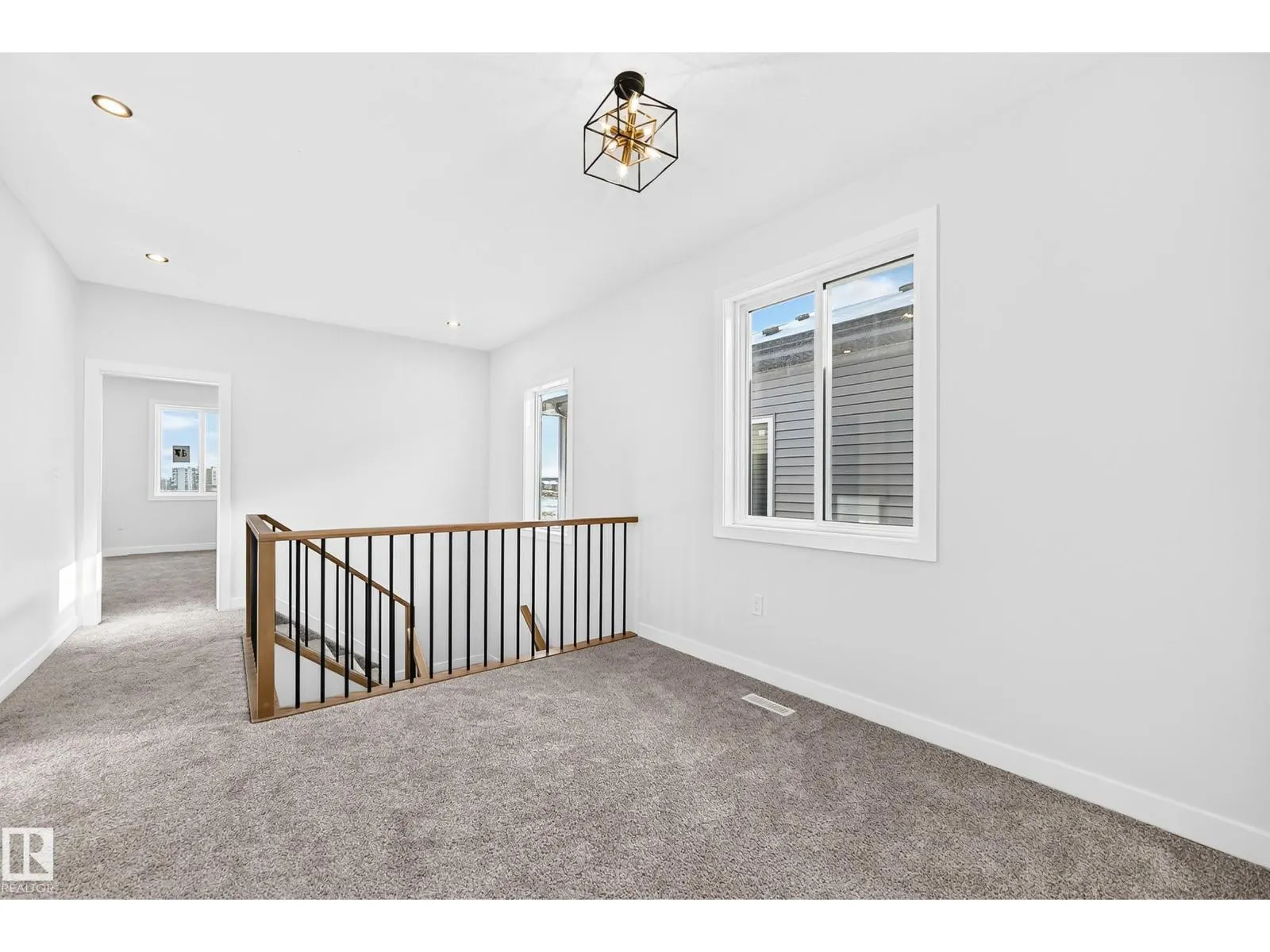 17 TILIA PL