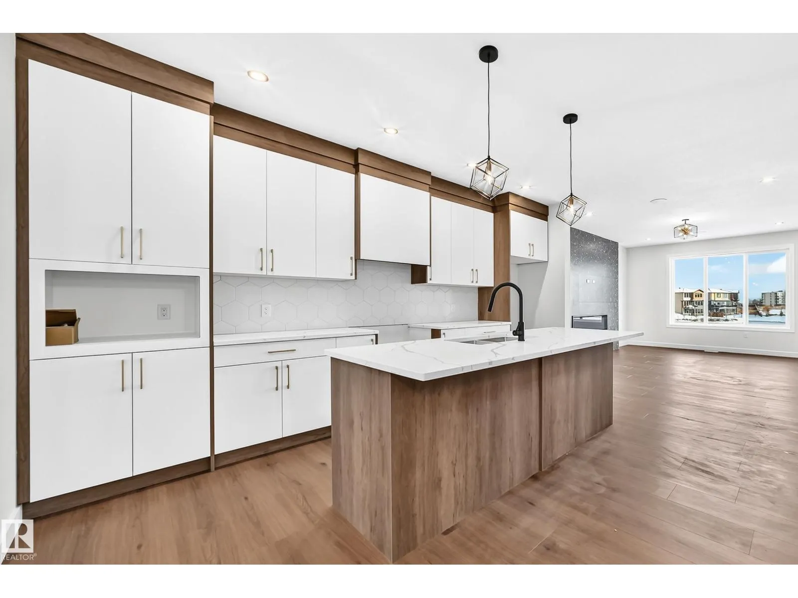 17 TILIA PL