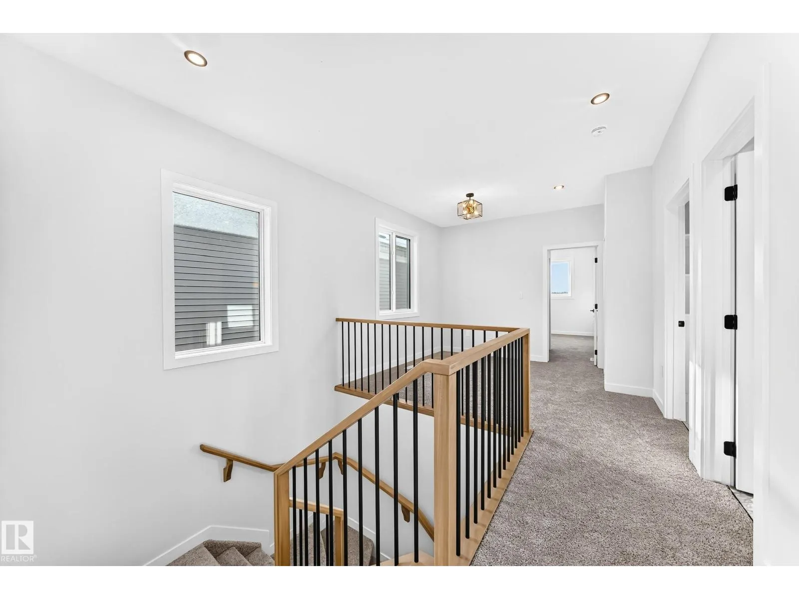 17 TILIA PL