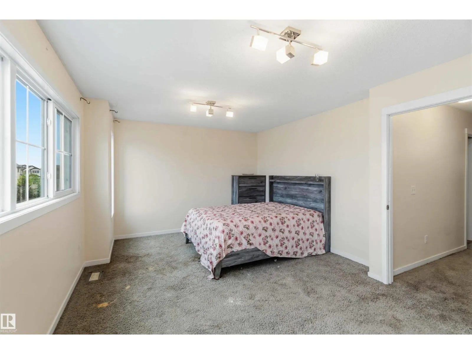5120 19 AV SW