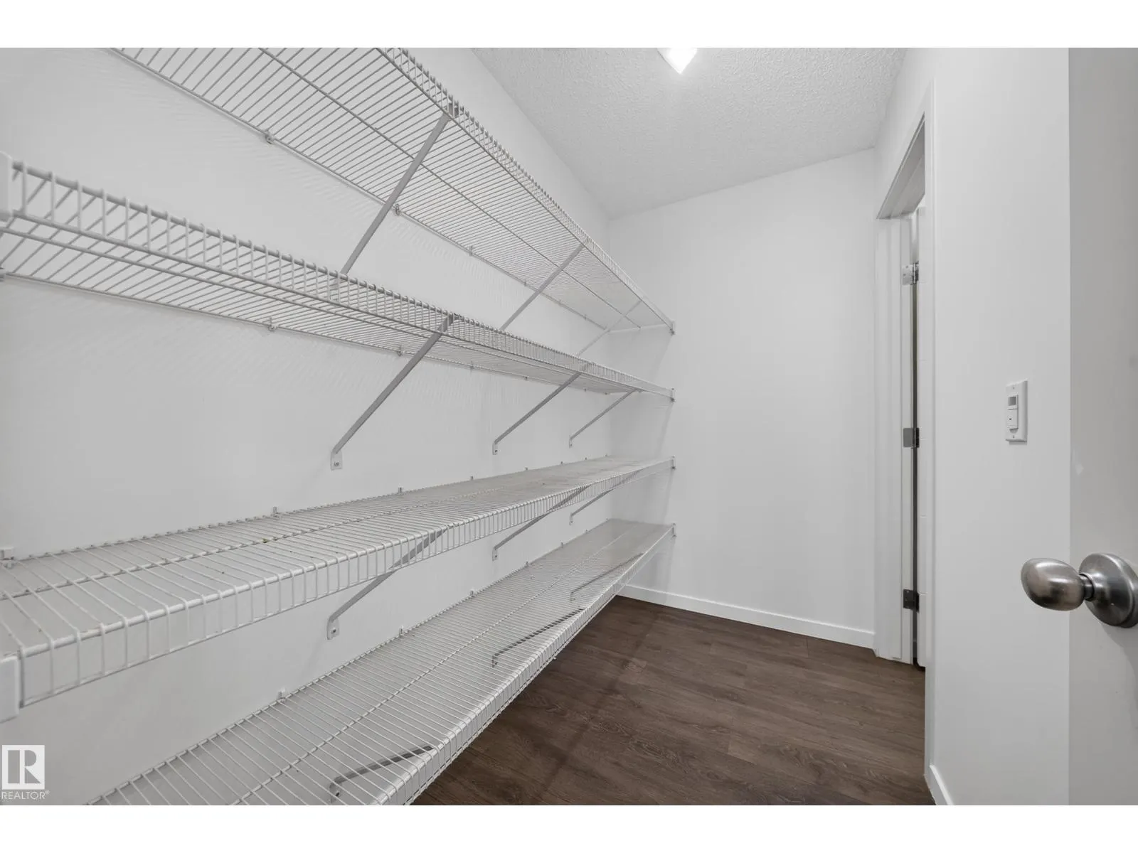 1403 26 AVE NW