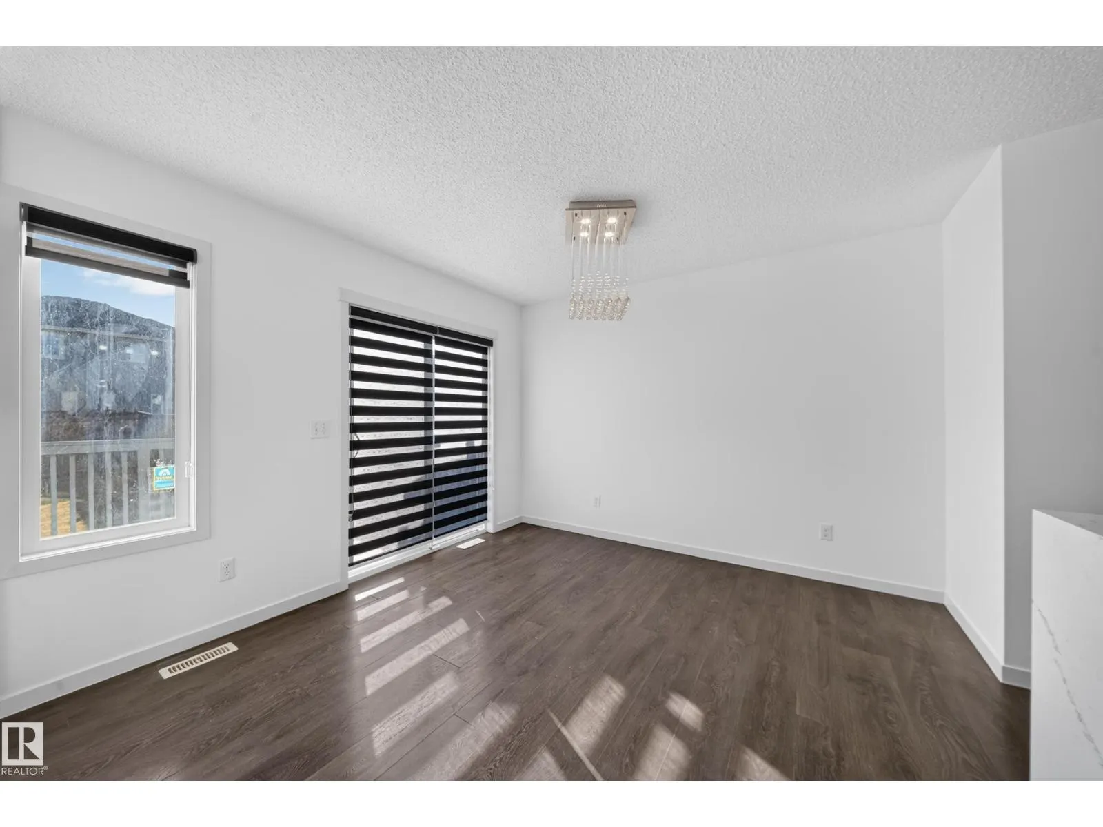 1403 26 AVE NW