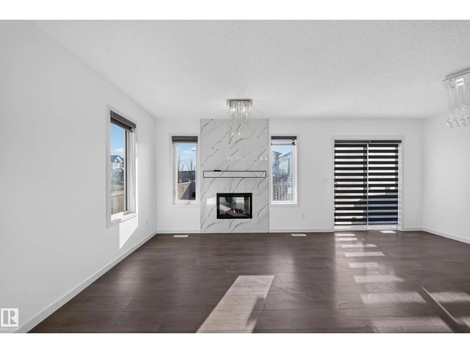 1403 26 AVE NW