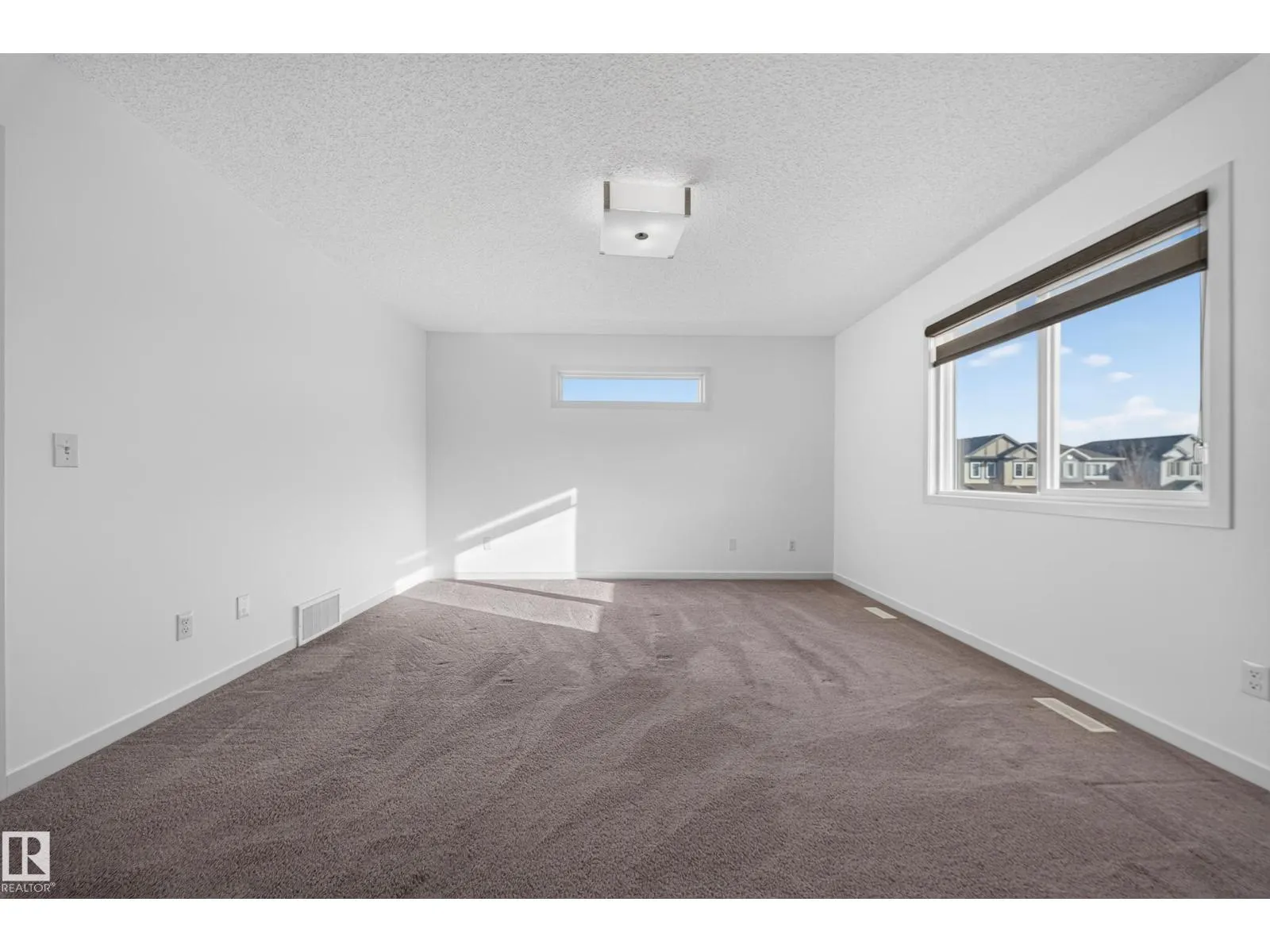 1403 26 AVE NW