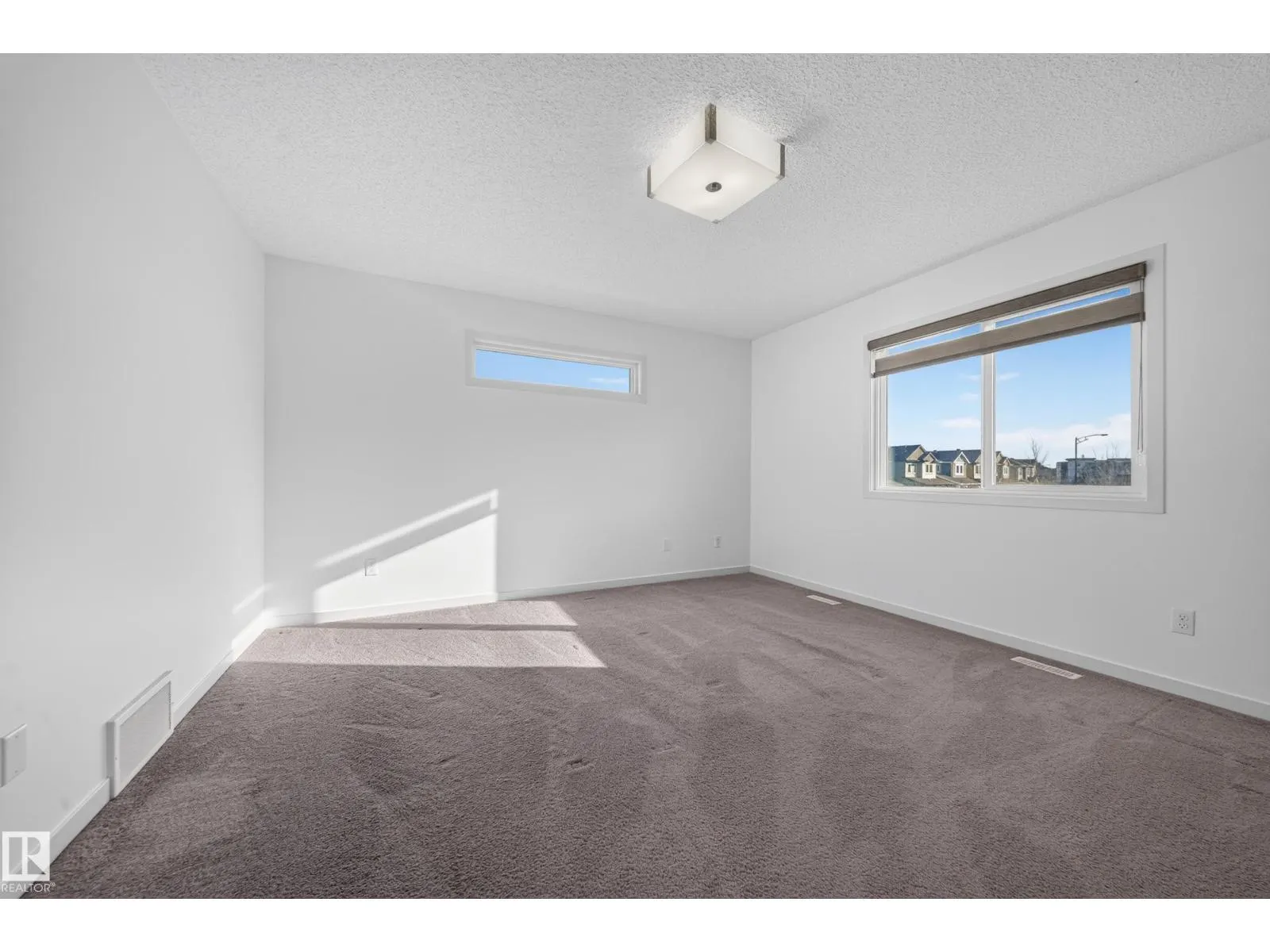 1403 26 AVE NW