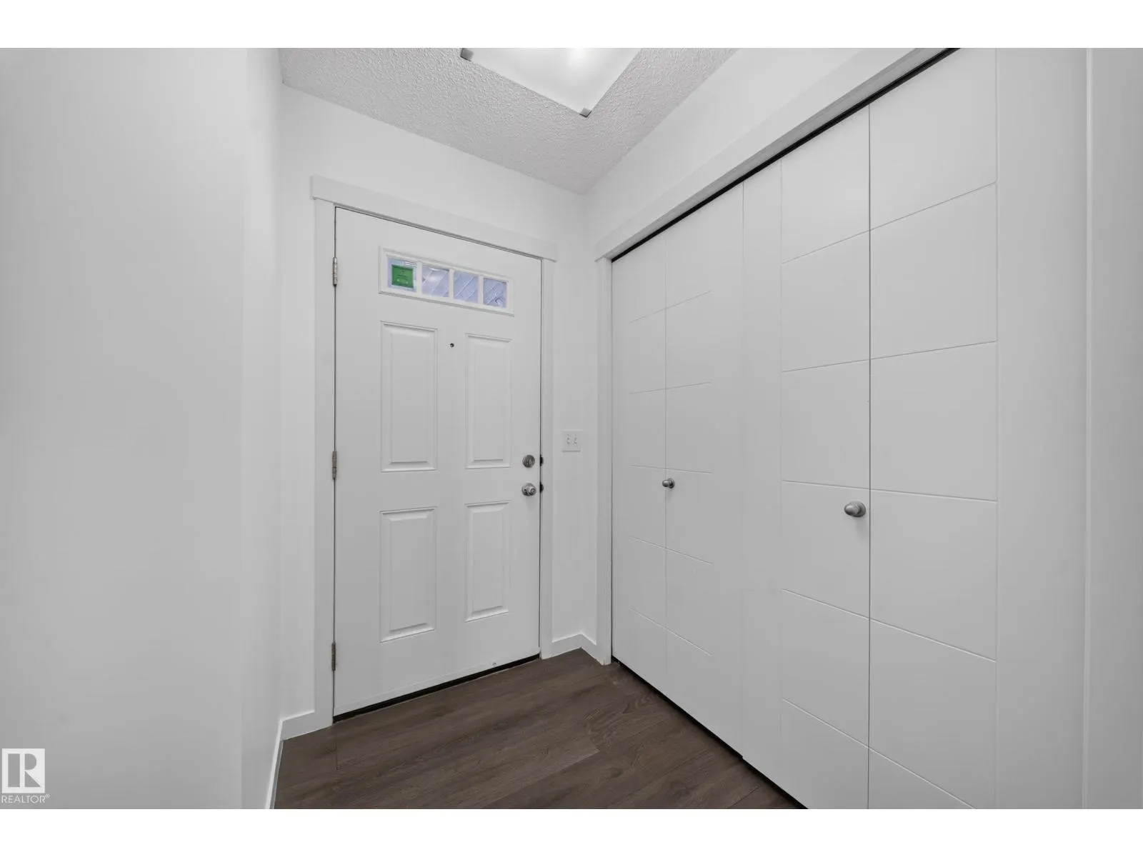1403 26 AVE NW