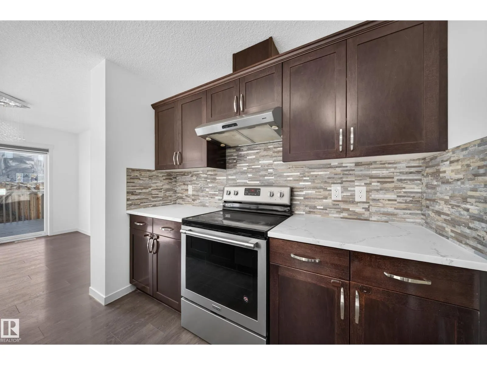 1403 26 AVE NW