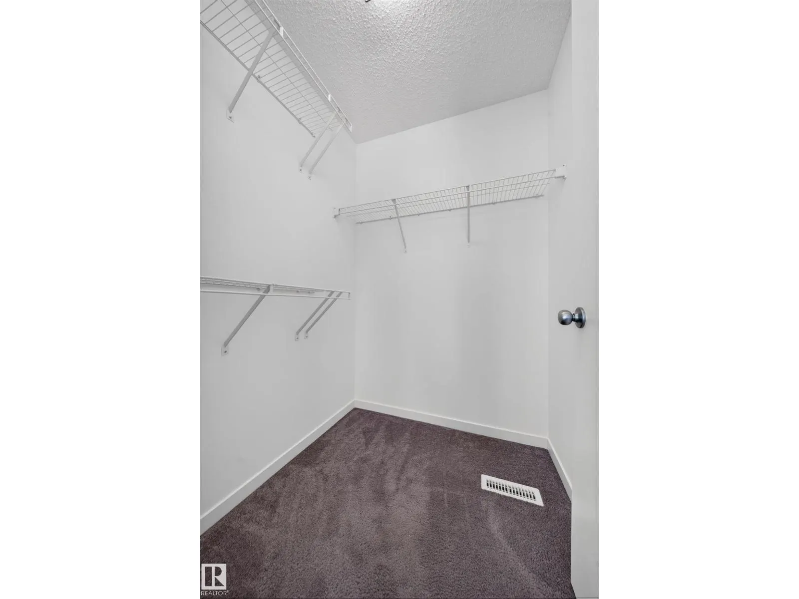 1403 26 AVE NW