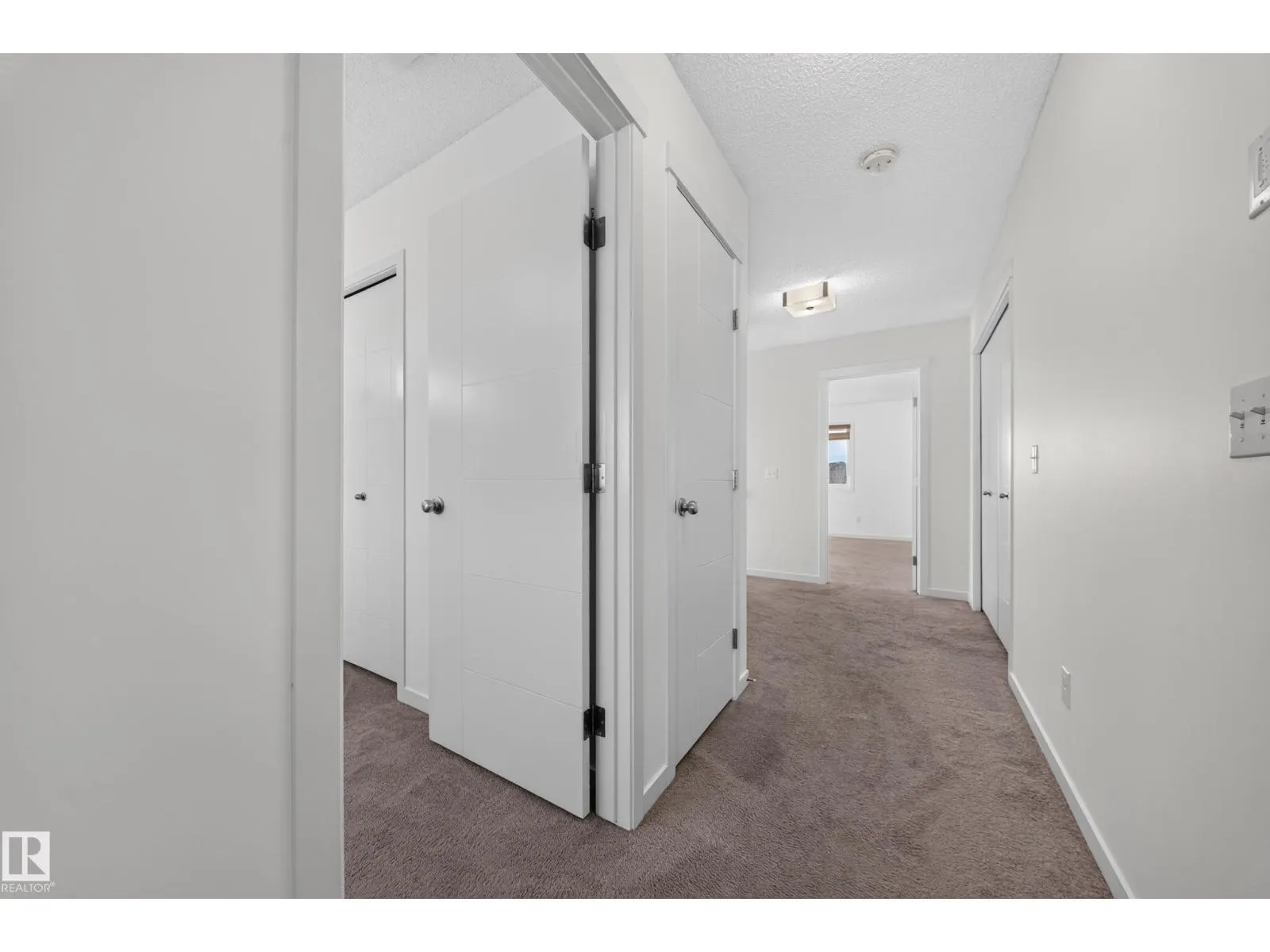 1403 26 AVE NW