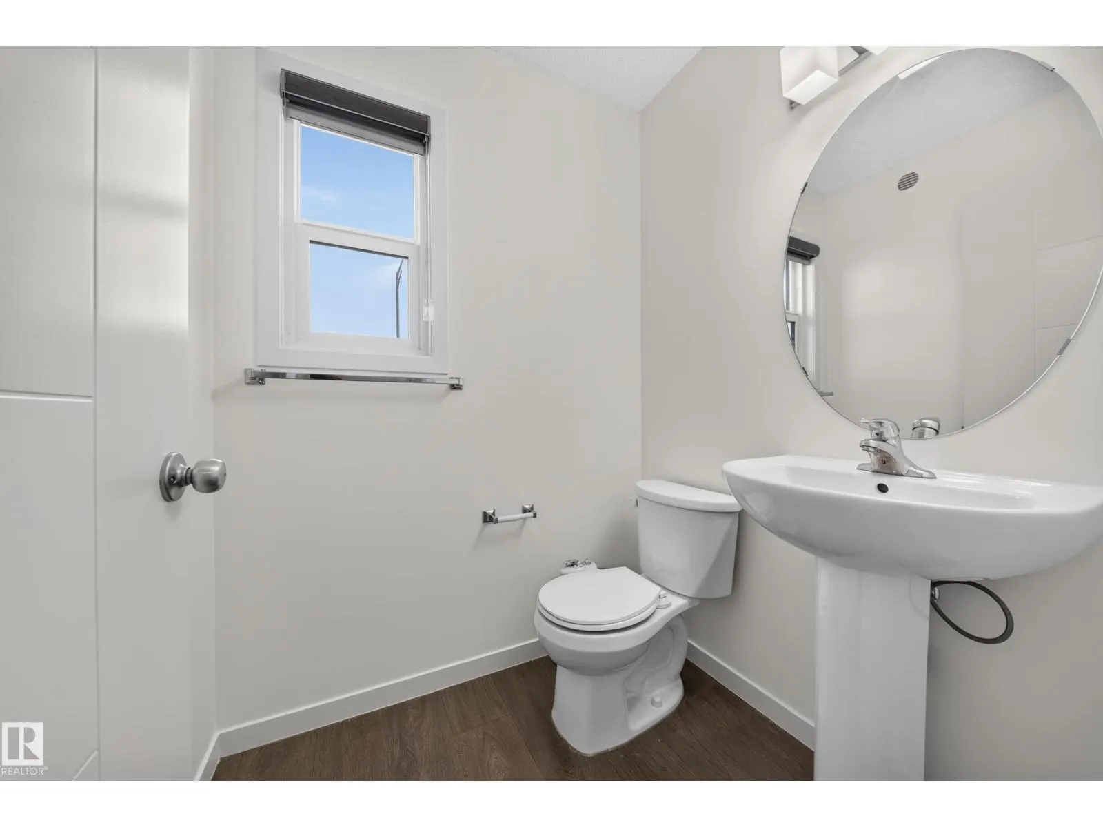 1403 26 AVE NW