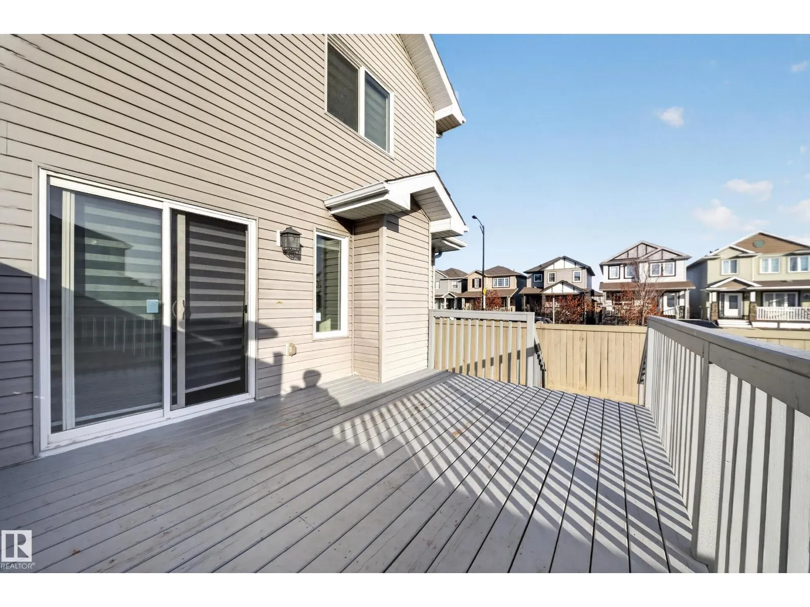 1403 26 AVE NW