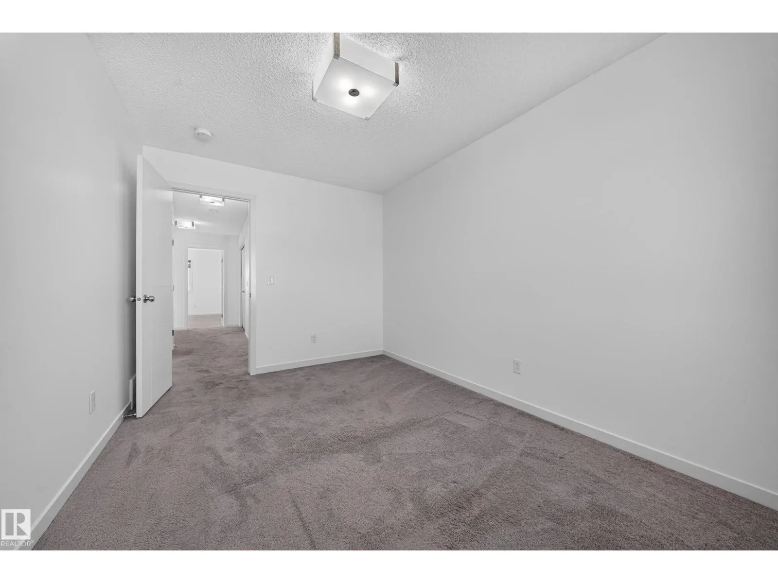 1403 26 AVE NW