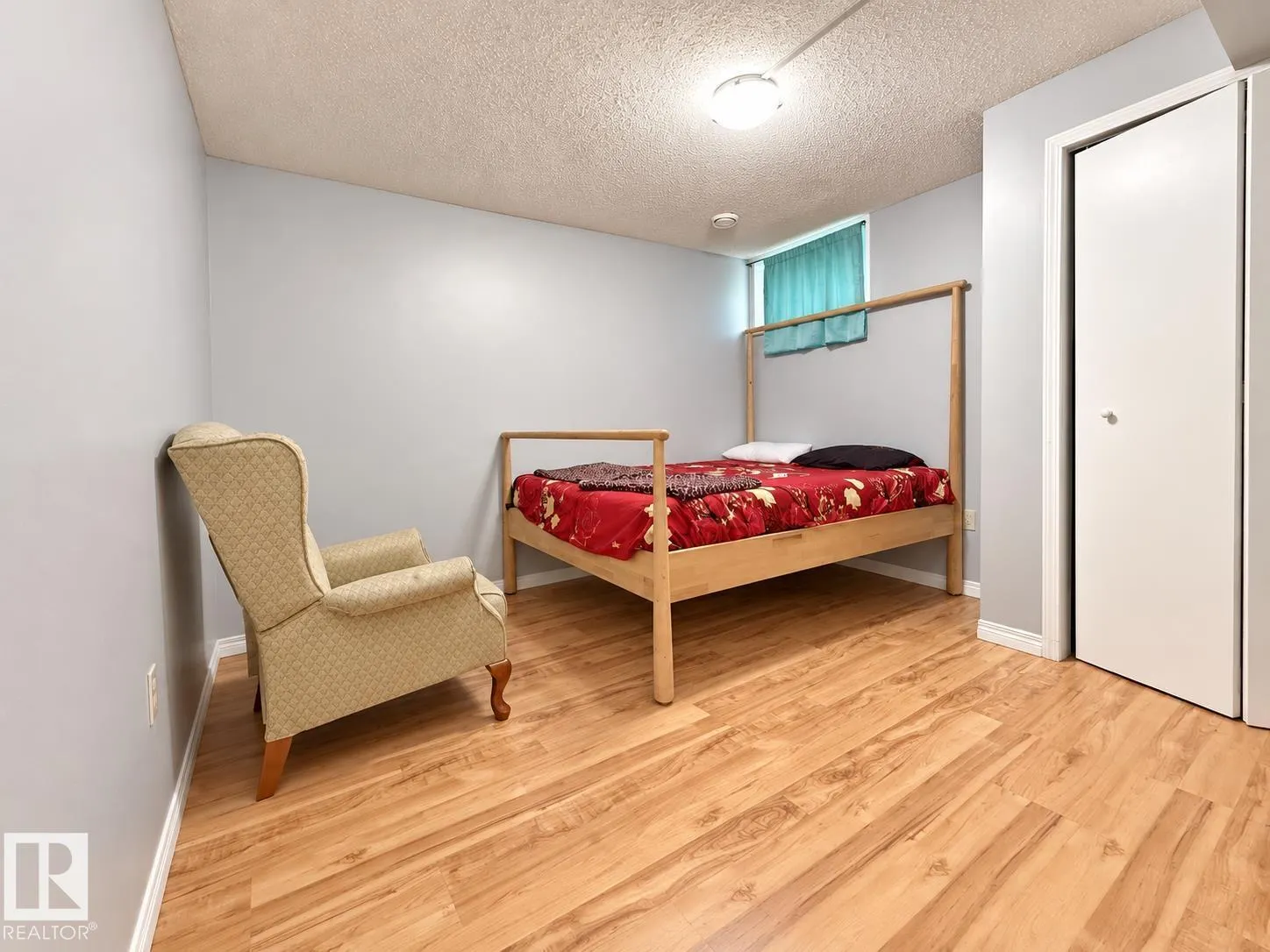 8412 35 AV NW