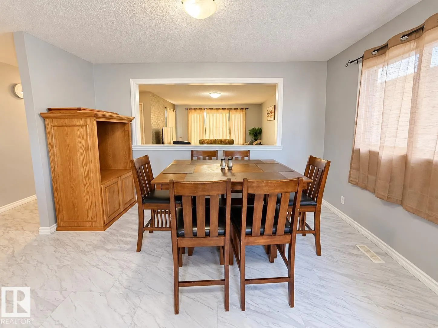 8412 35 AV NW