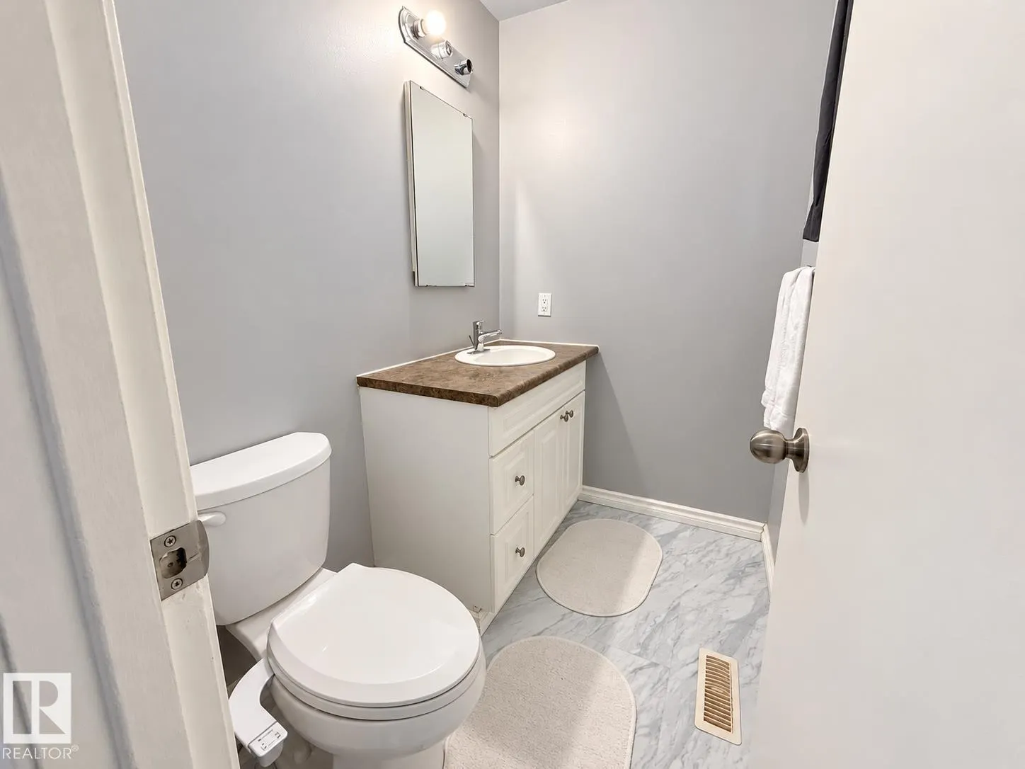 8412 35 AV NW