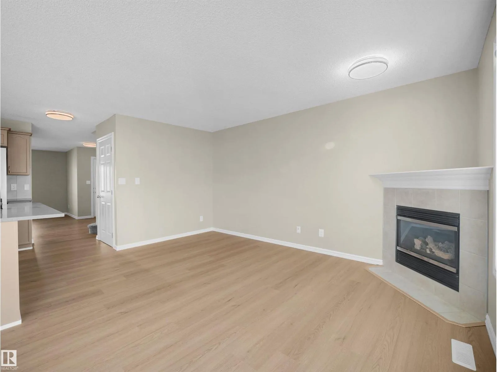 2816 25 ST NW