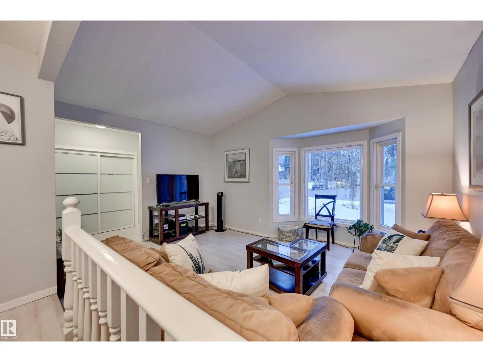 3929 25 AV NW