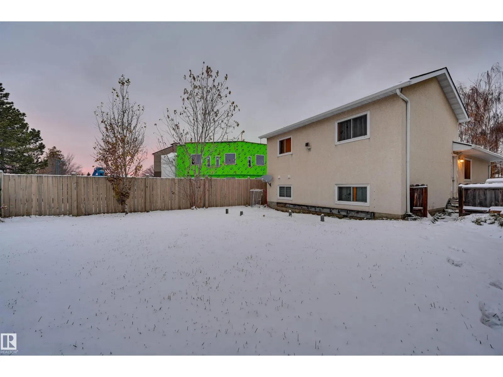 3929 25 AV NW