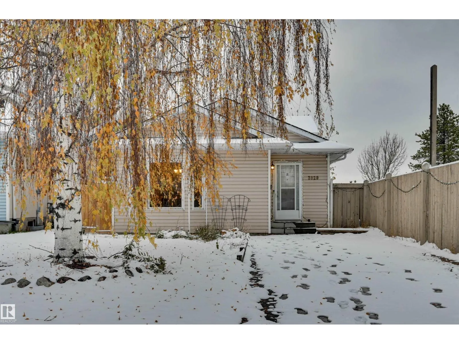 3929 25 AV NW