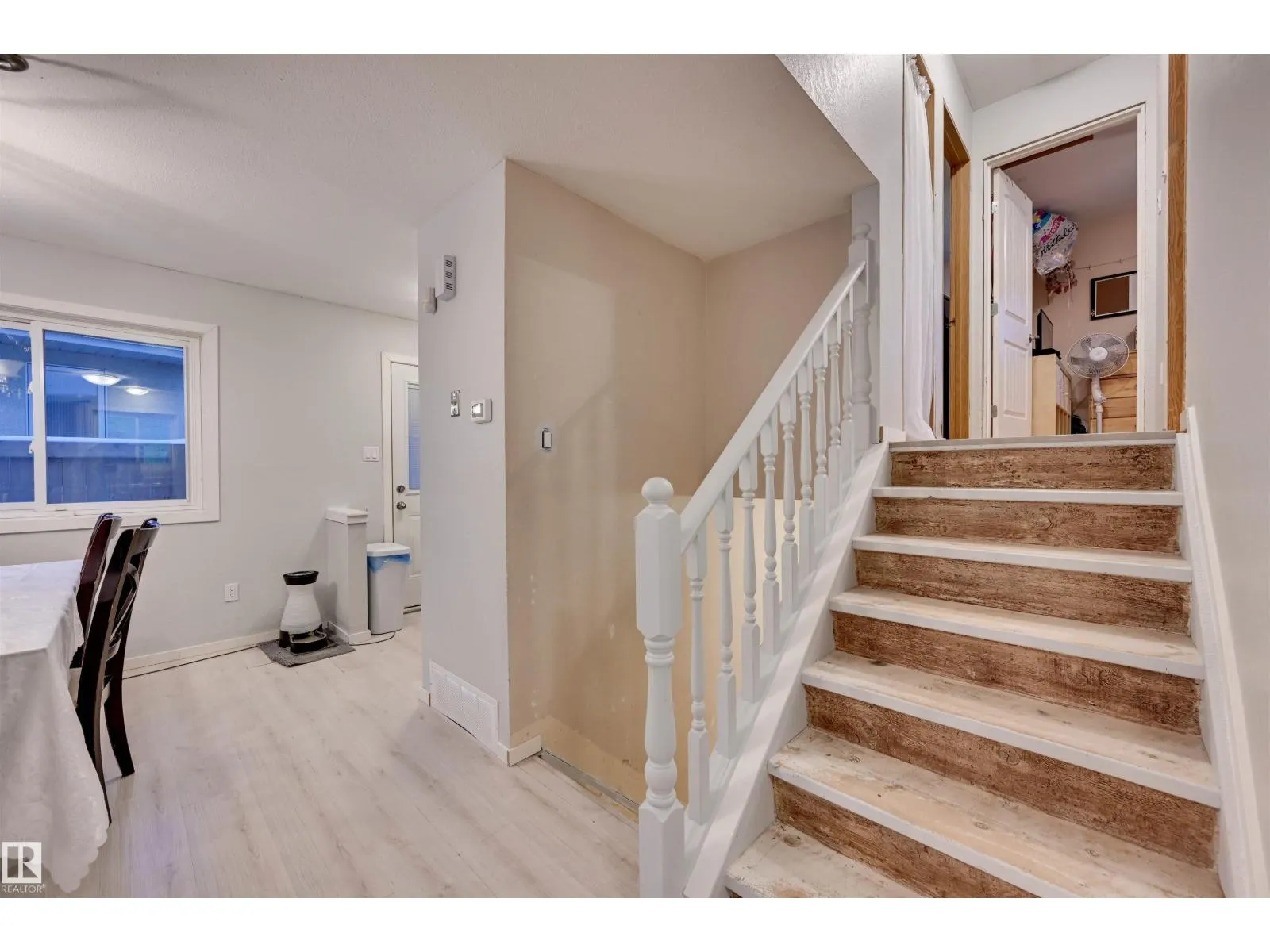 3929 25 AV NW