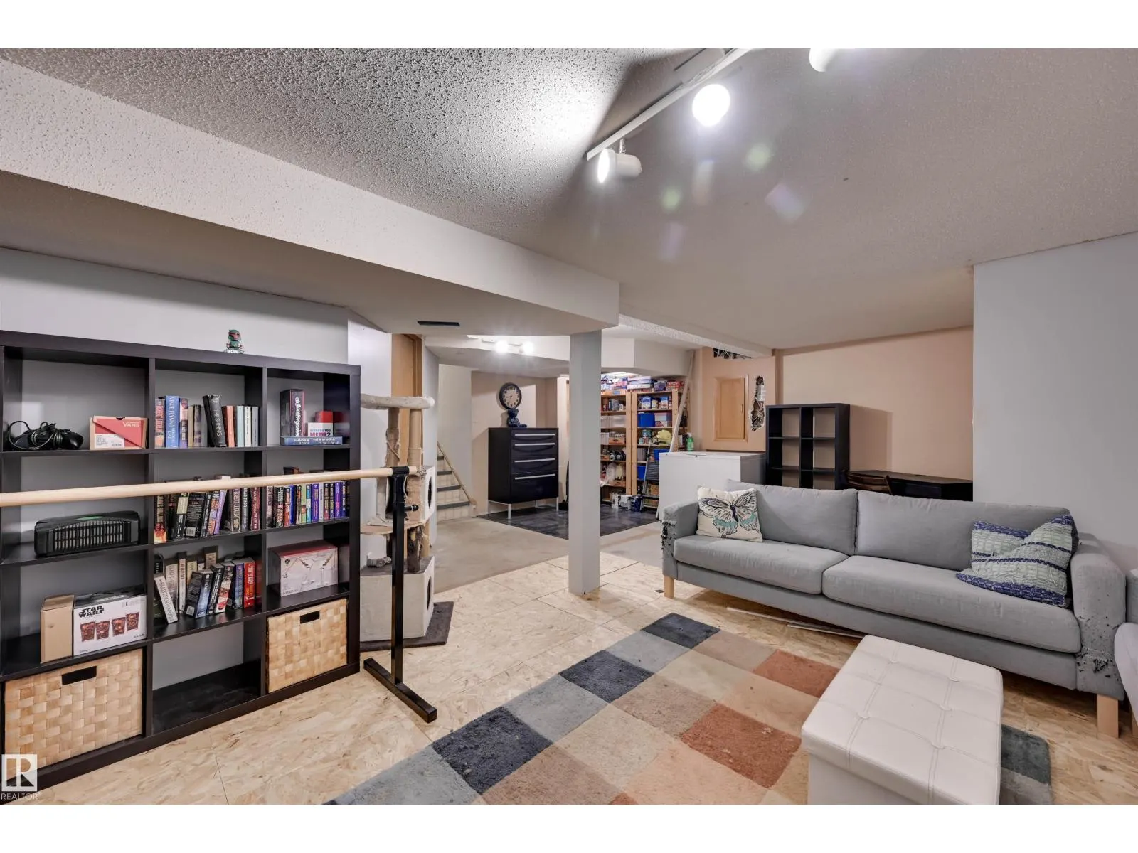 3929 25 AV NW
