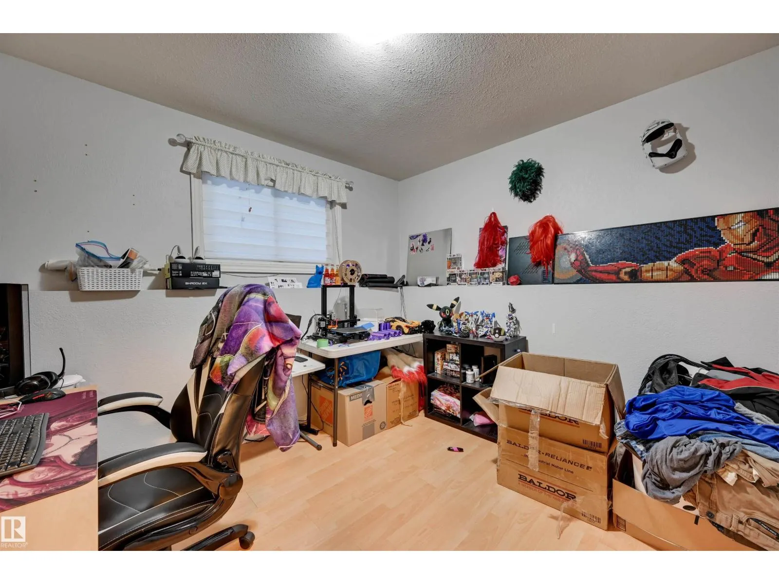 3929 25 AV NW