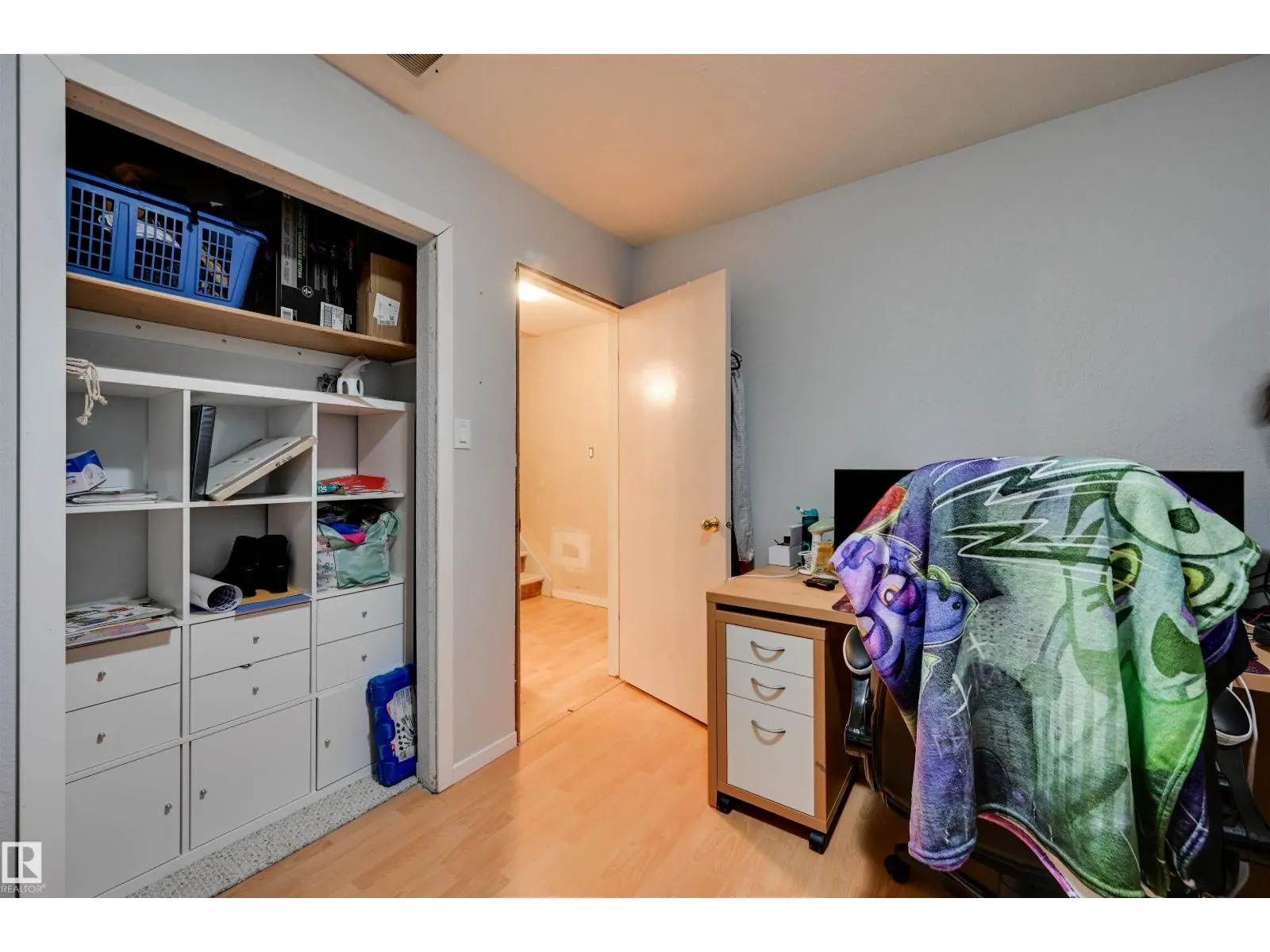 3929 25 AV NW