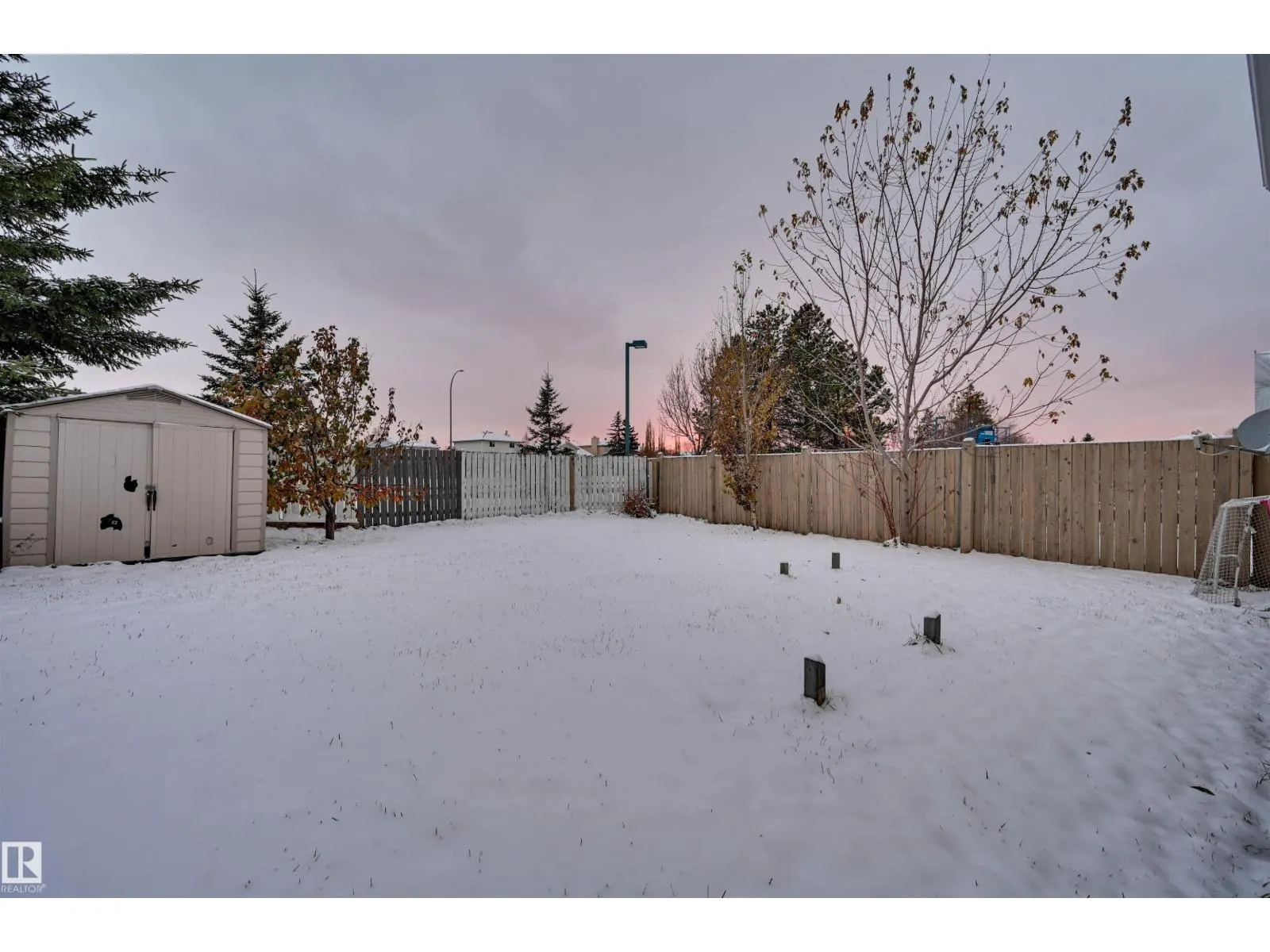 3929 25 AV NW