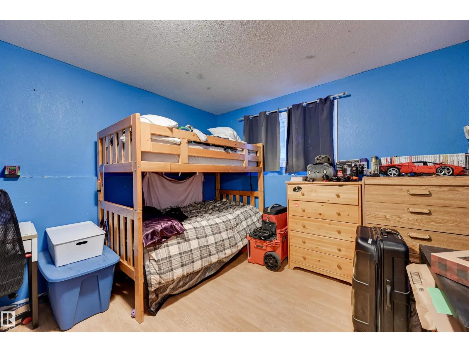 3929 25 AV NW