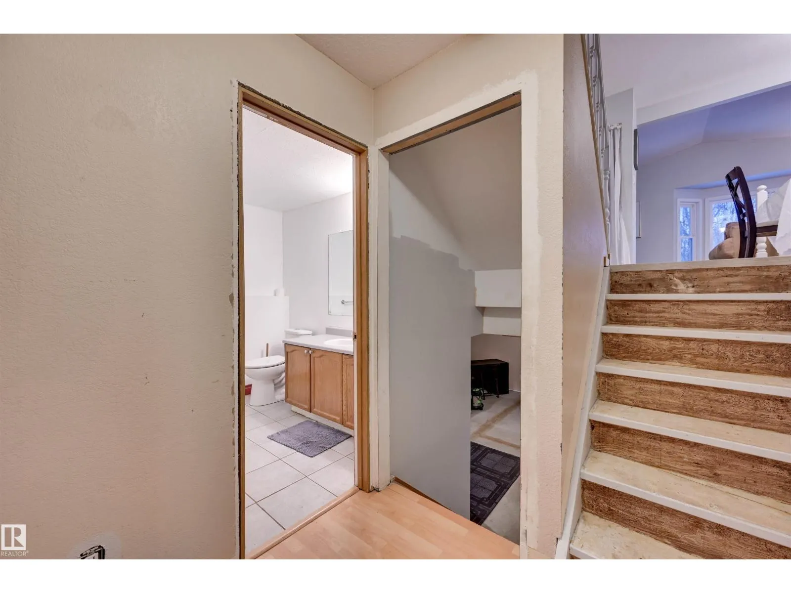 3929 25 AV NW