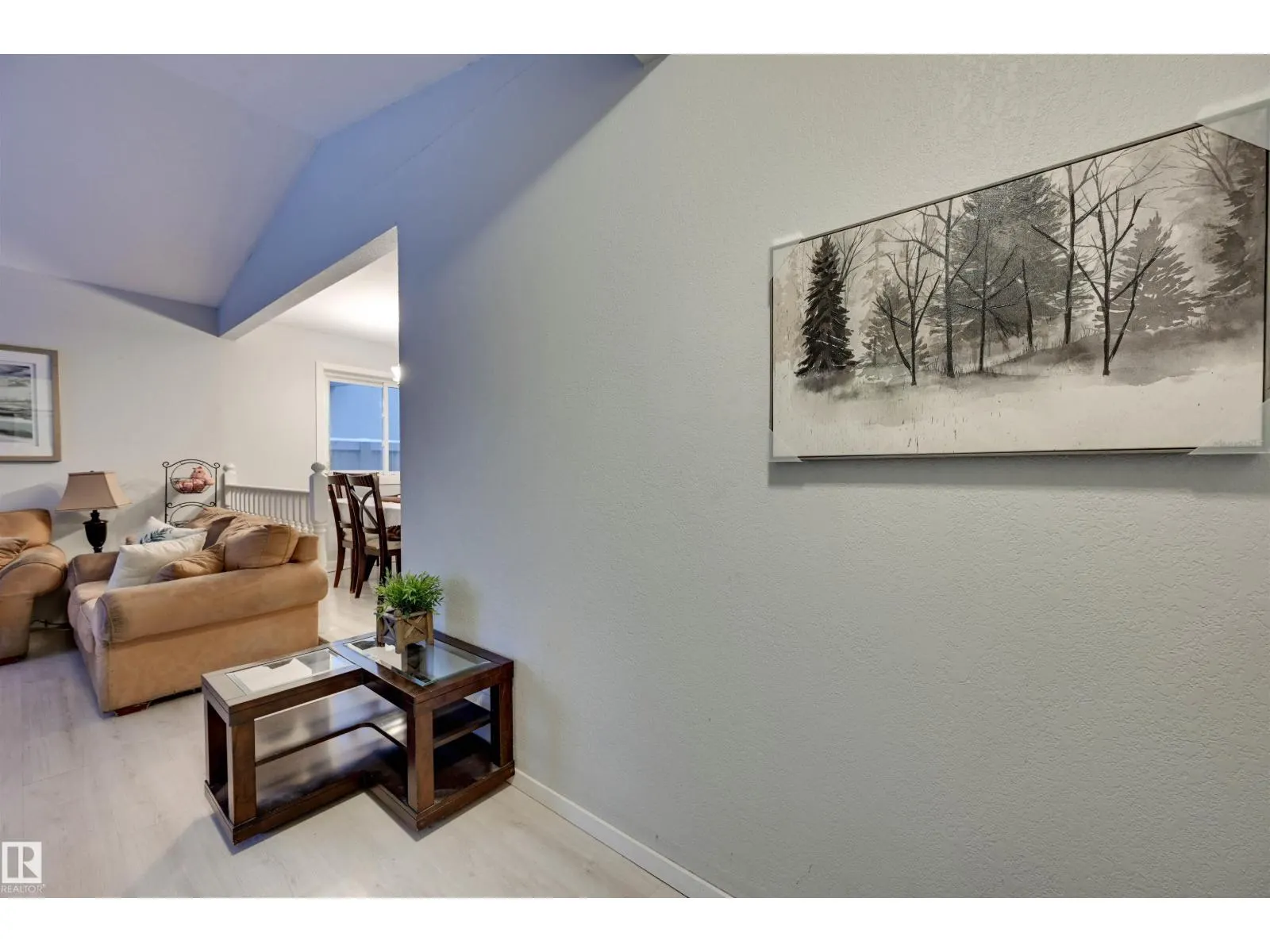 3929 25 AV NW