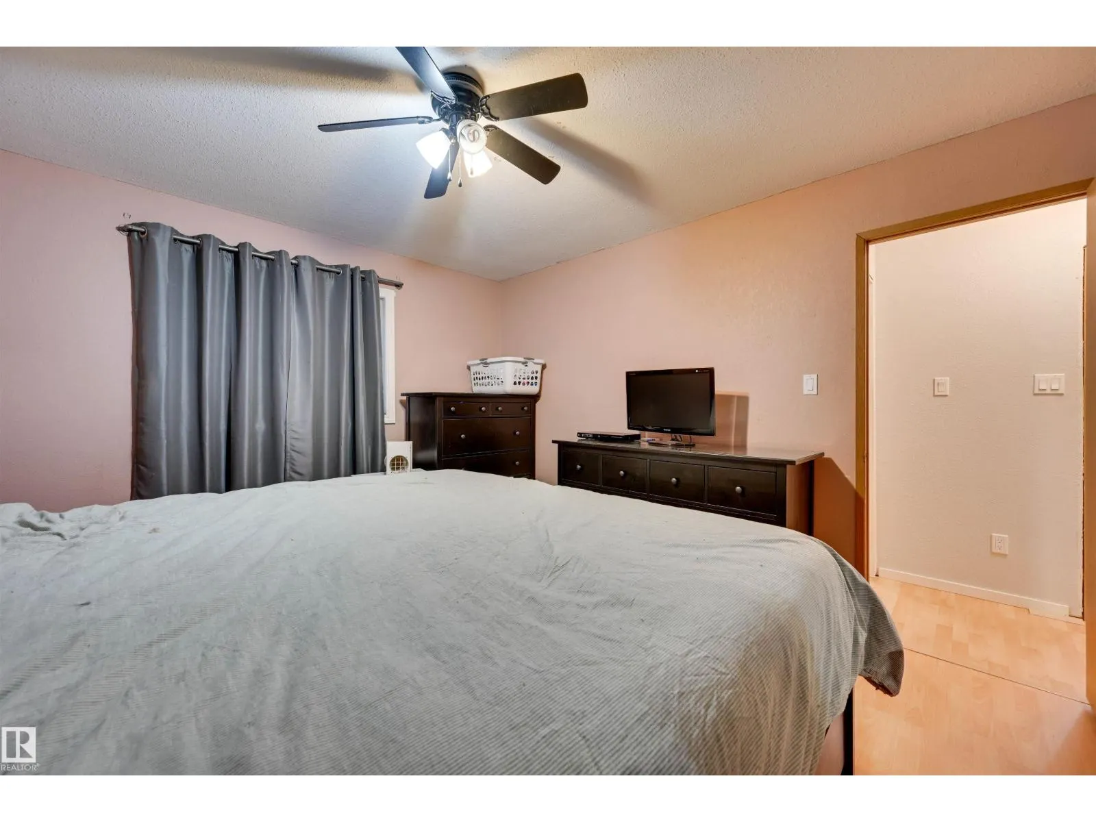 3929 25 AV NW