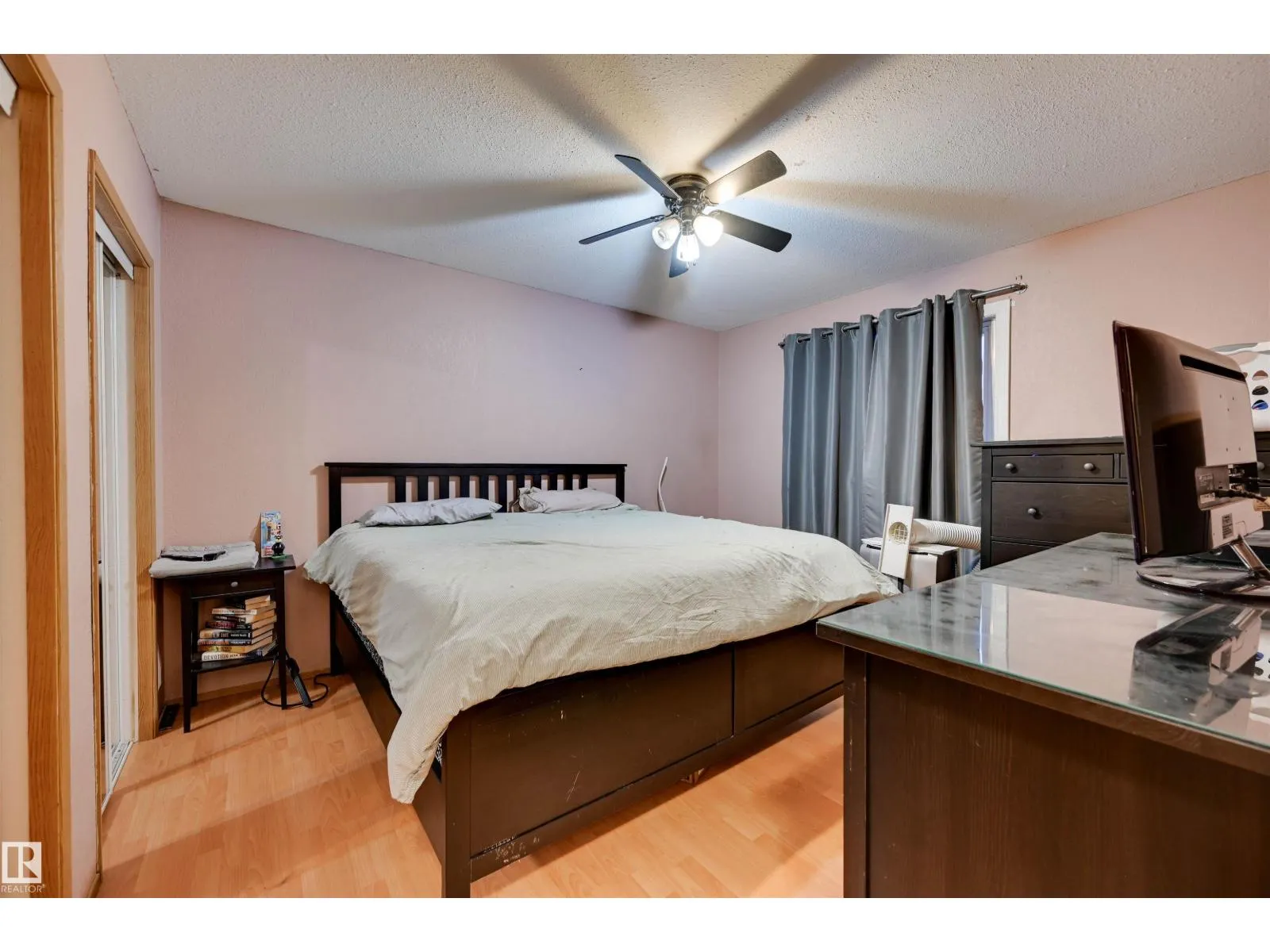 3929 25 AV NW