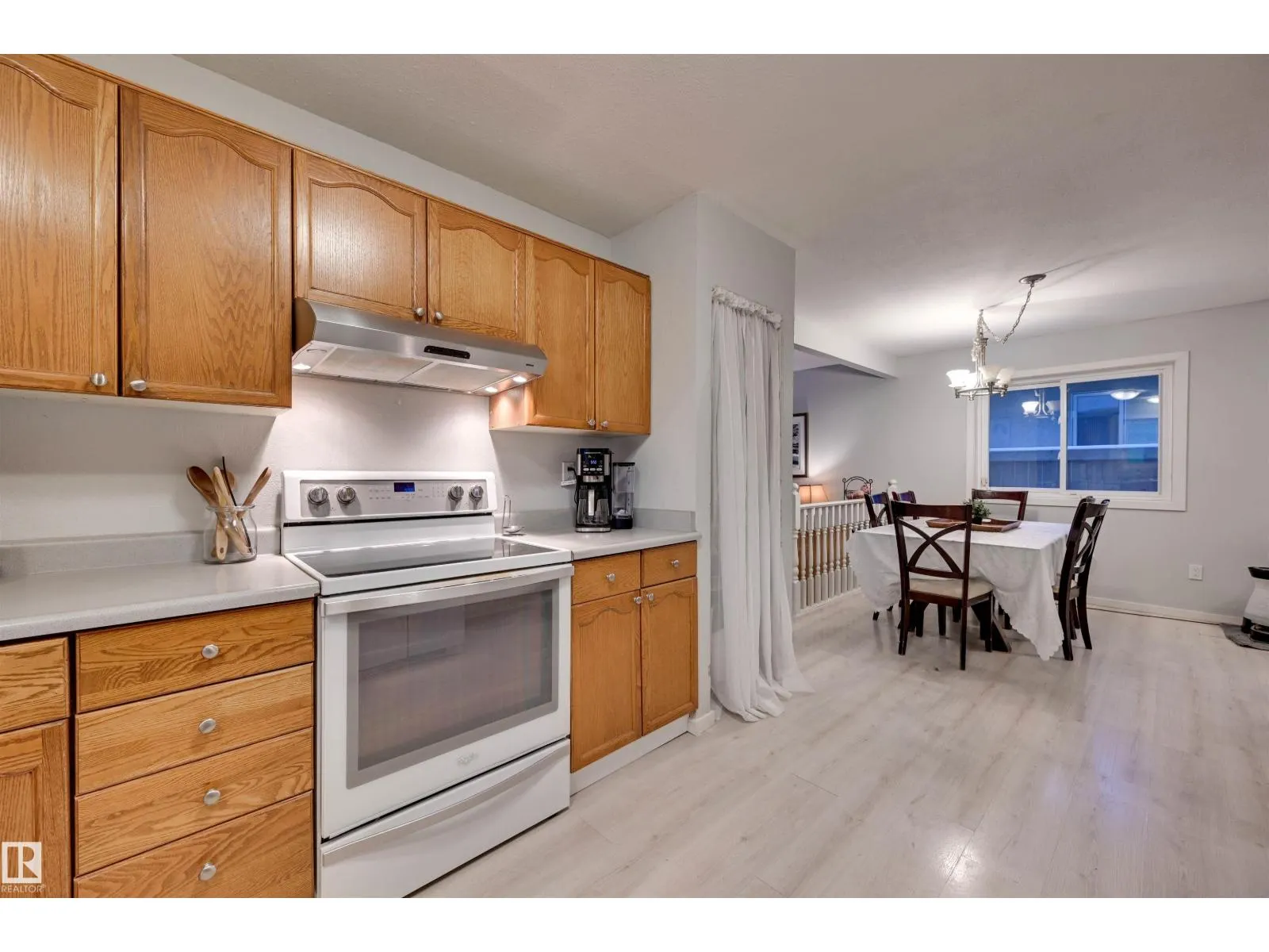 3929 25 AV NW
