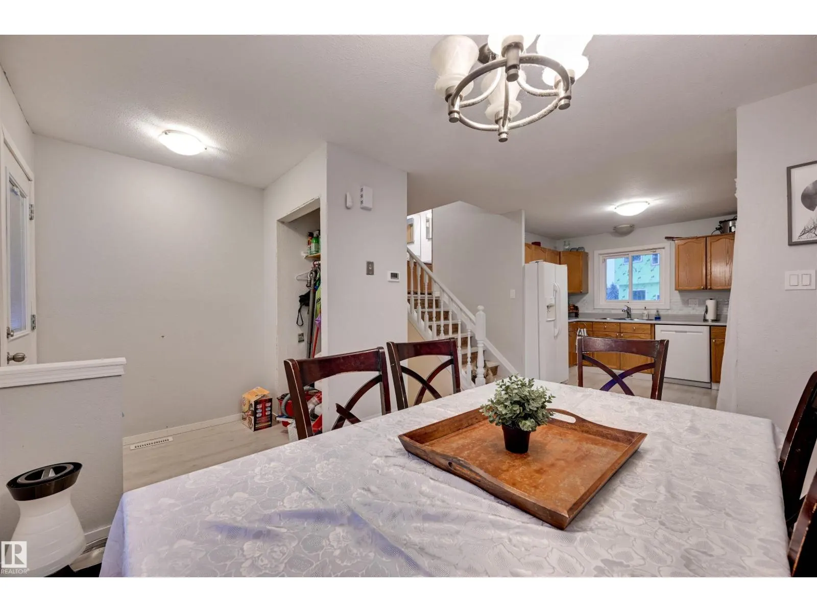 3929 25 AV NW