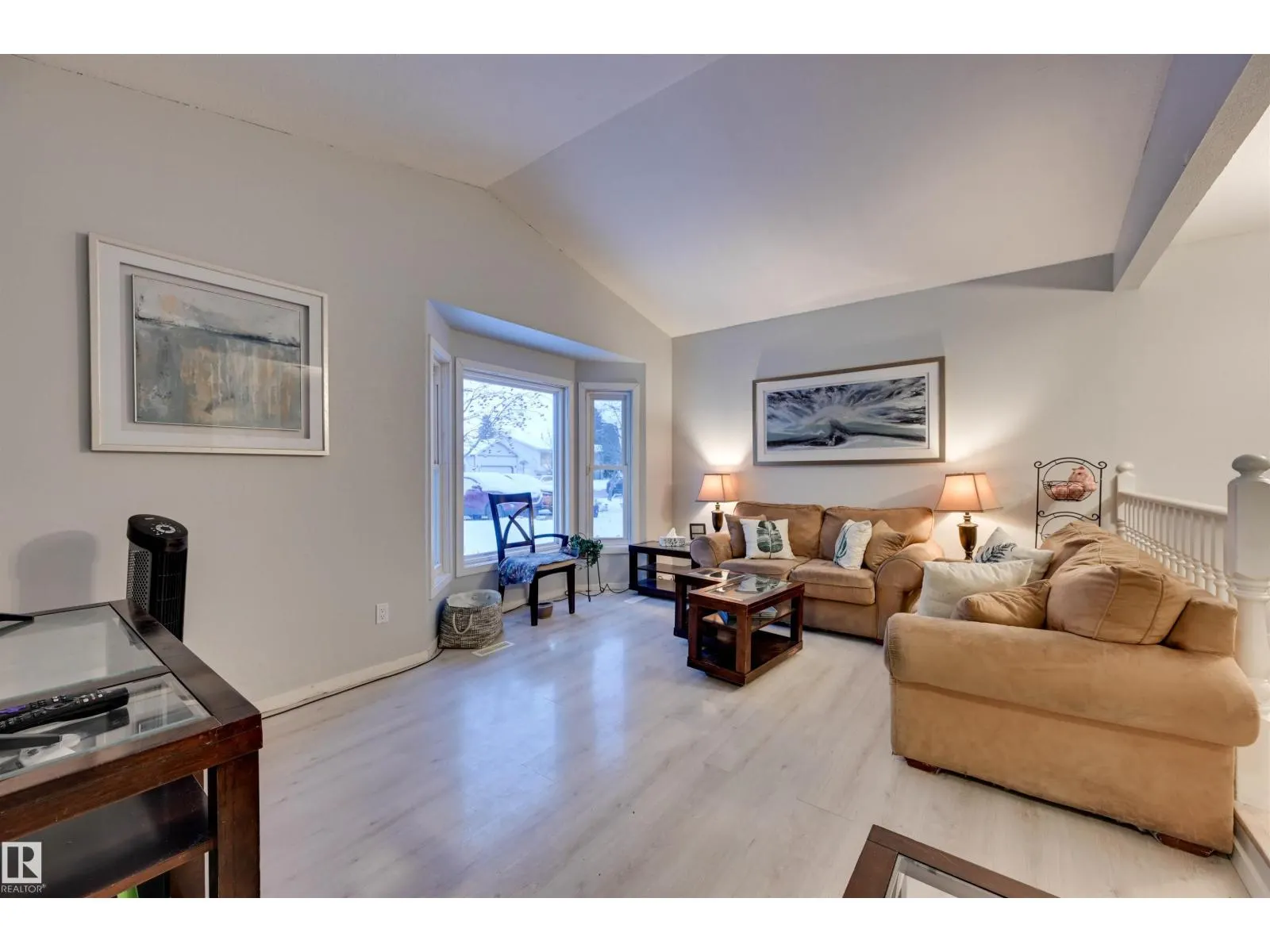 3929 25 AV NW