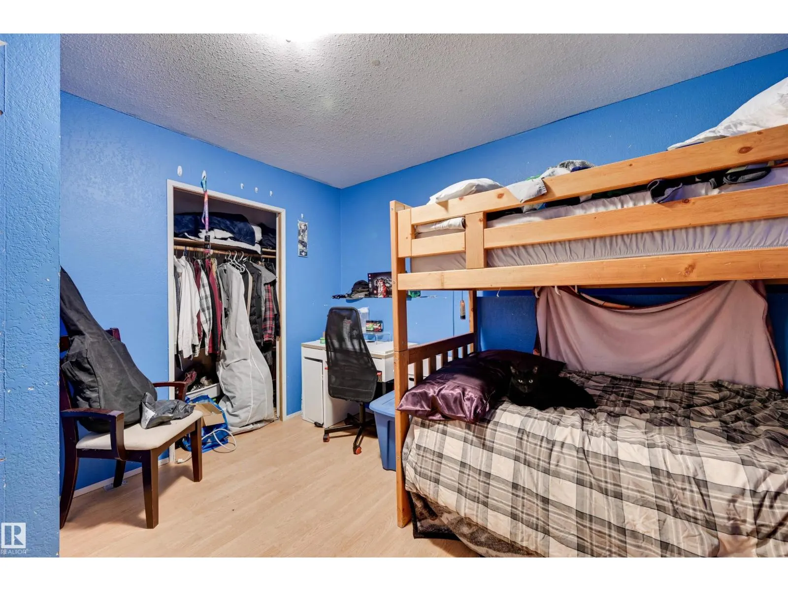 3929 25 AV NW