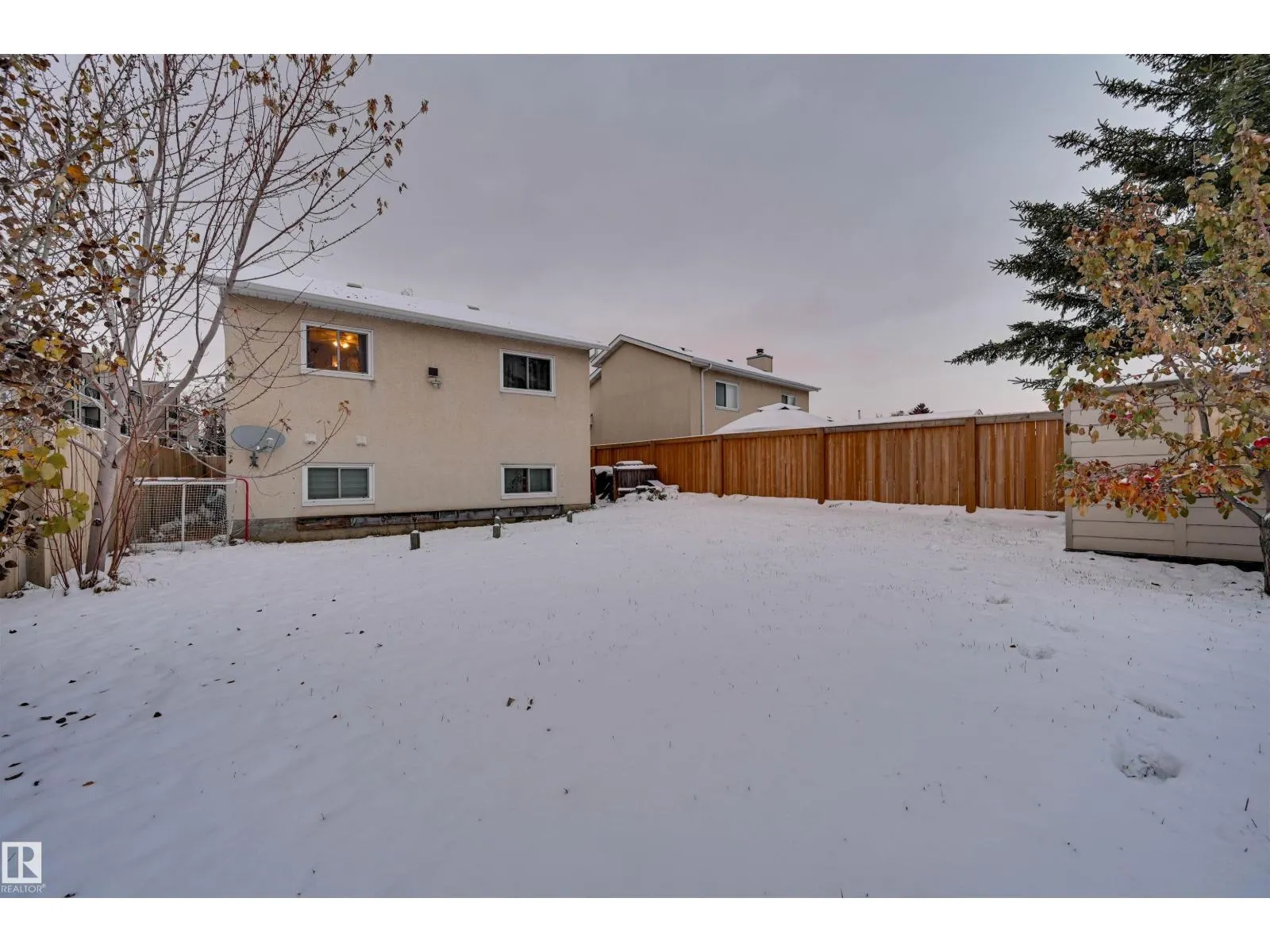 3929 25 AV NW