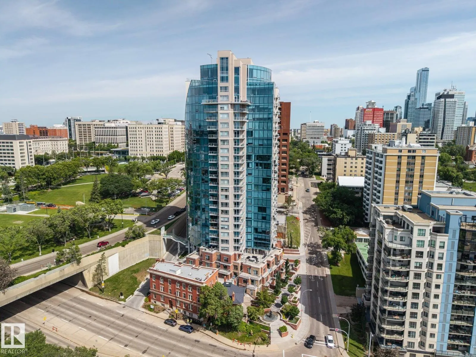 #802 9720 106 ST NW